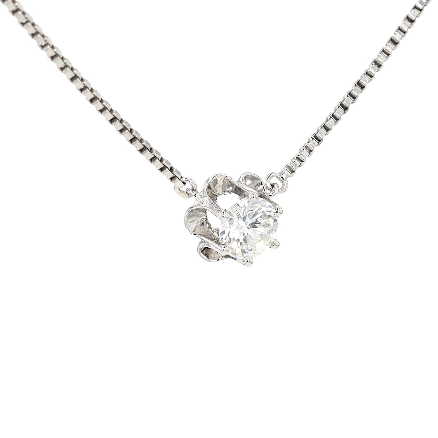 Vintage Collier in 585er Weißgold mit einem Brillanten, hängend leicht rechts gedreht
