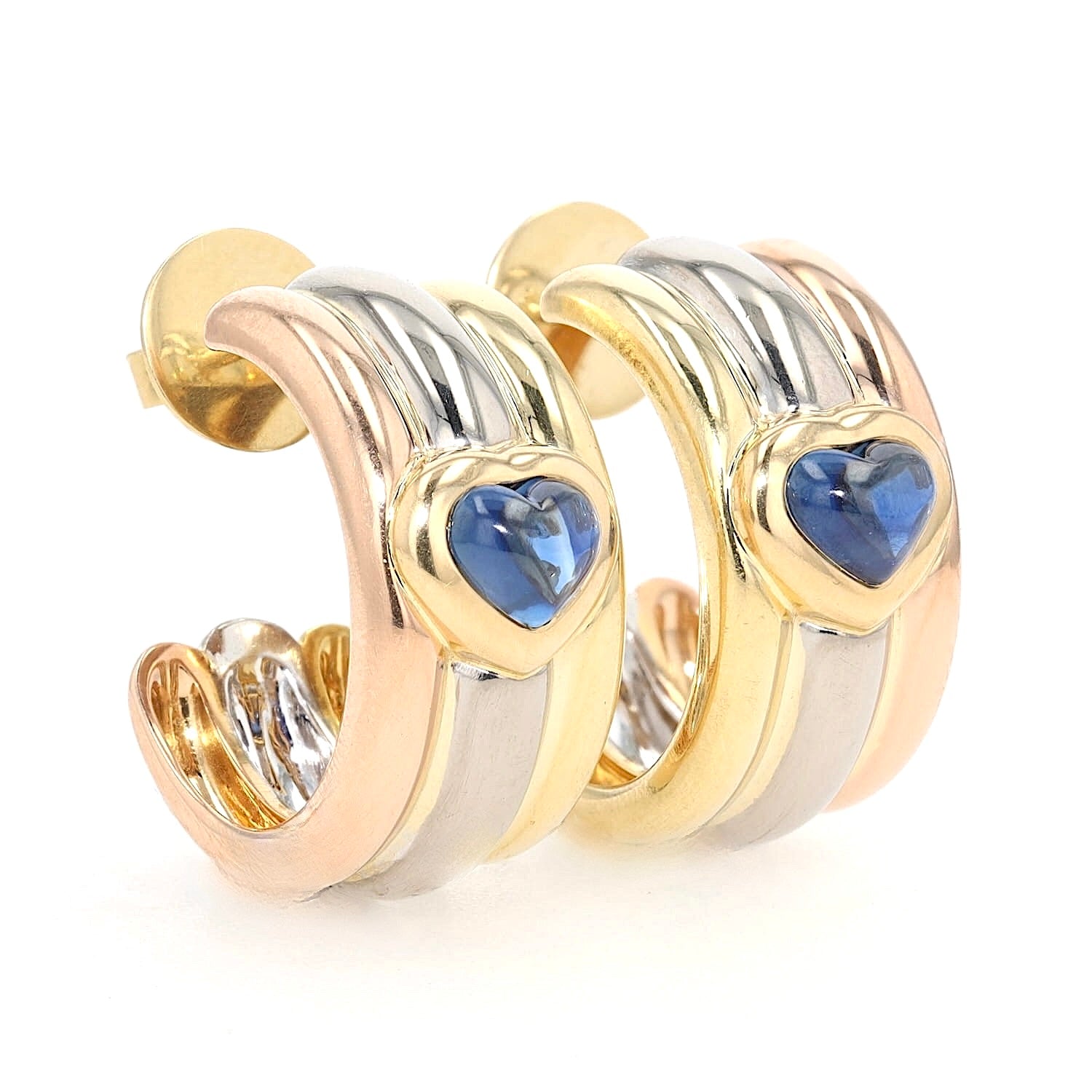 Chopard Halbcreolen in 750er Trivcolor Gold mit je einem blauen Saphir-Cabochon, stehend rechts gedreht