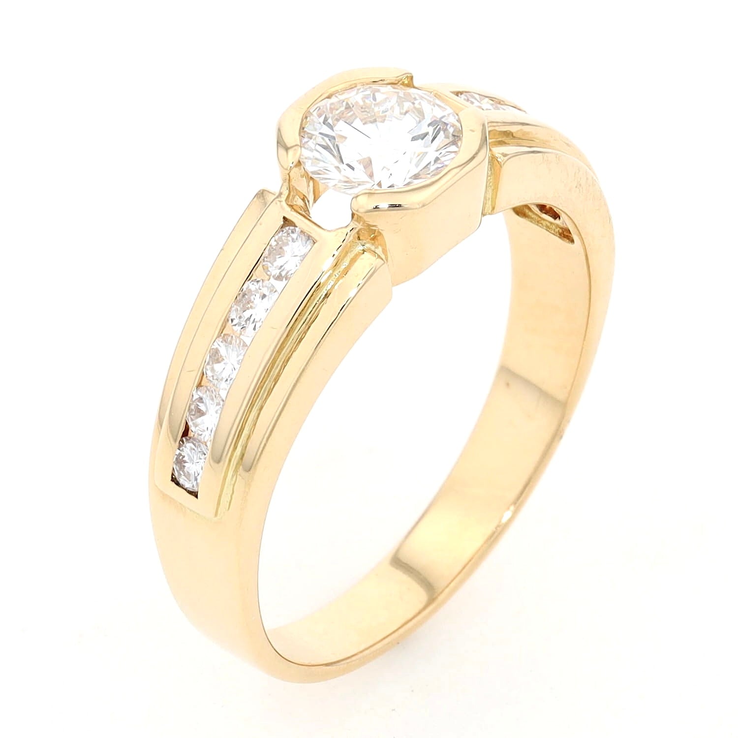 Ring in 750 yellow gold with a total of approx. 1.2 ct Brilliants, Standing