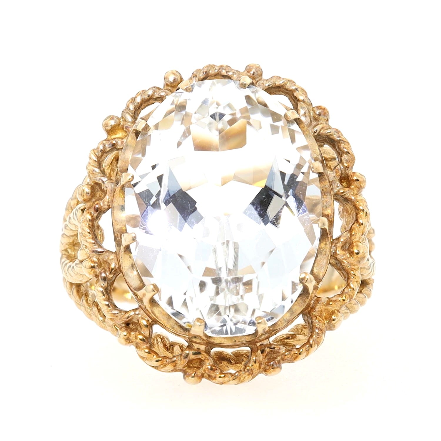 Vintage Ring in 375er Gelbgold mit einem blauen Topas, liegend frontal