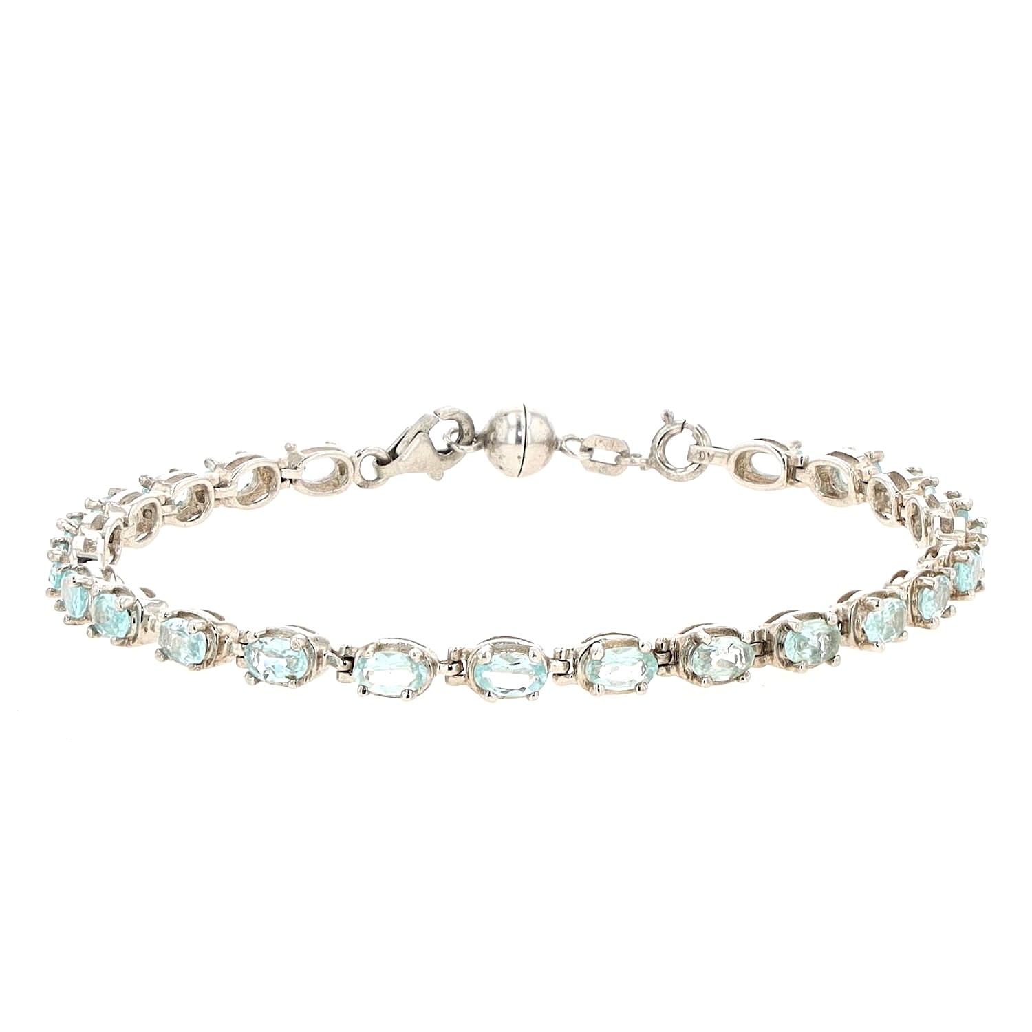 Bracelet in 925 silver with apatites, lying frontally