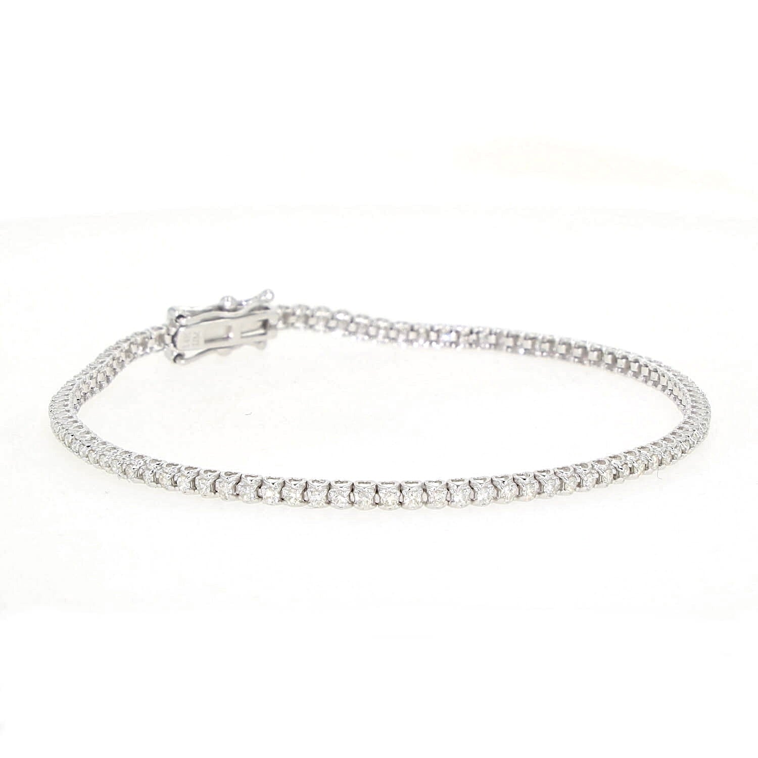 Tennisarmband in 585er Weißgold mit ca. 0,75 ct Brillanten, liegend geschlossen rechts gedreht