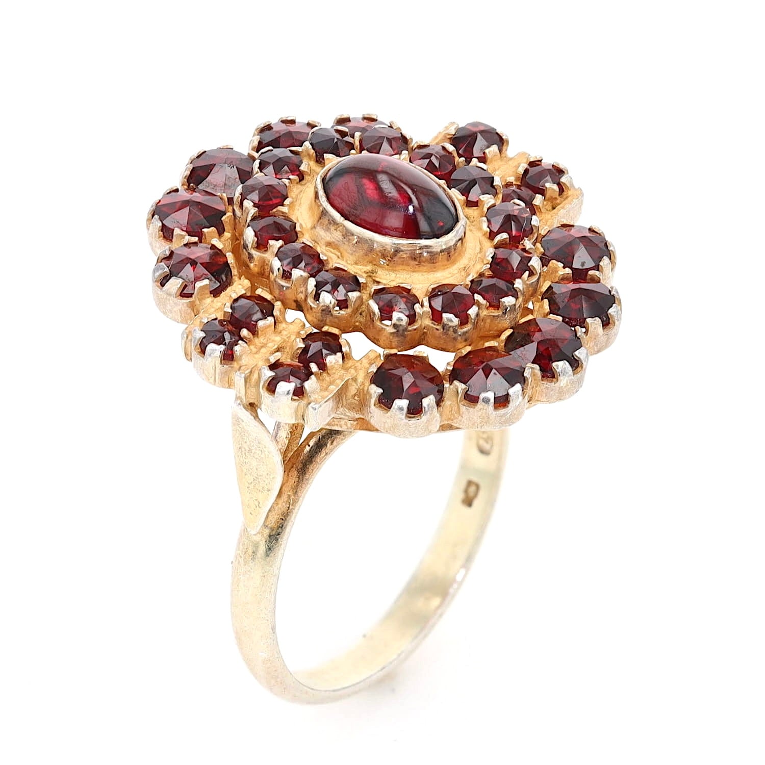 Ring made of 900 silver, gold-plated with garnets, standing