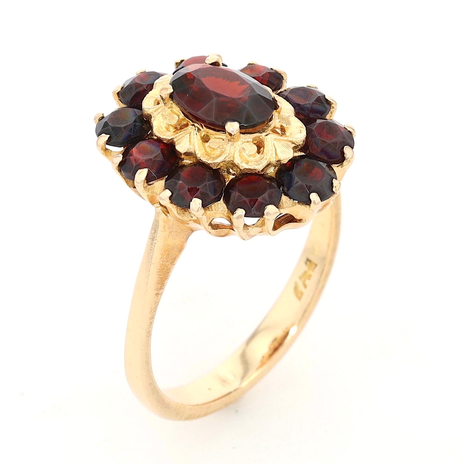 Ring in 750 yellow gold with garnets, standing