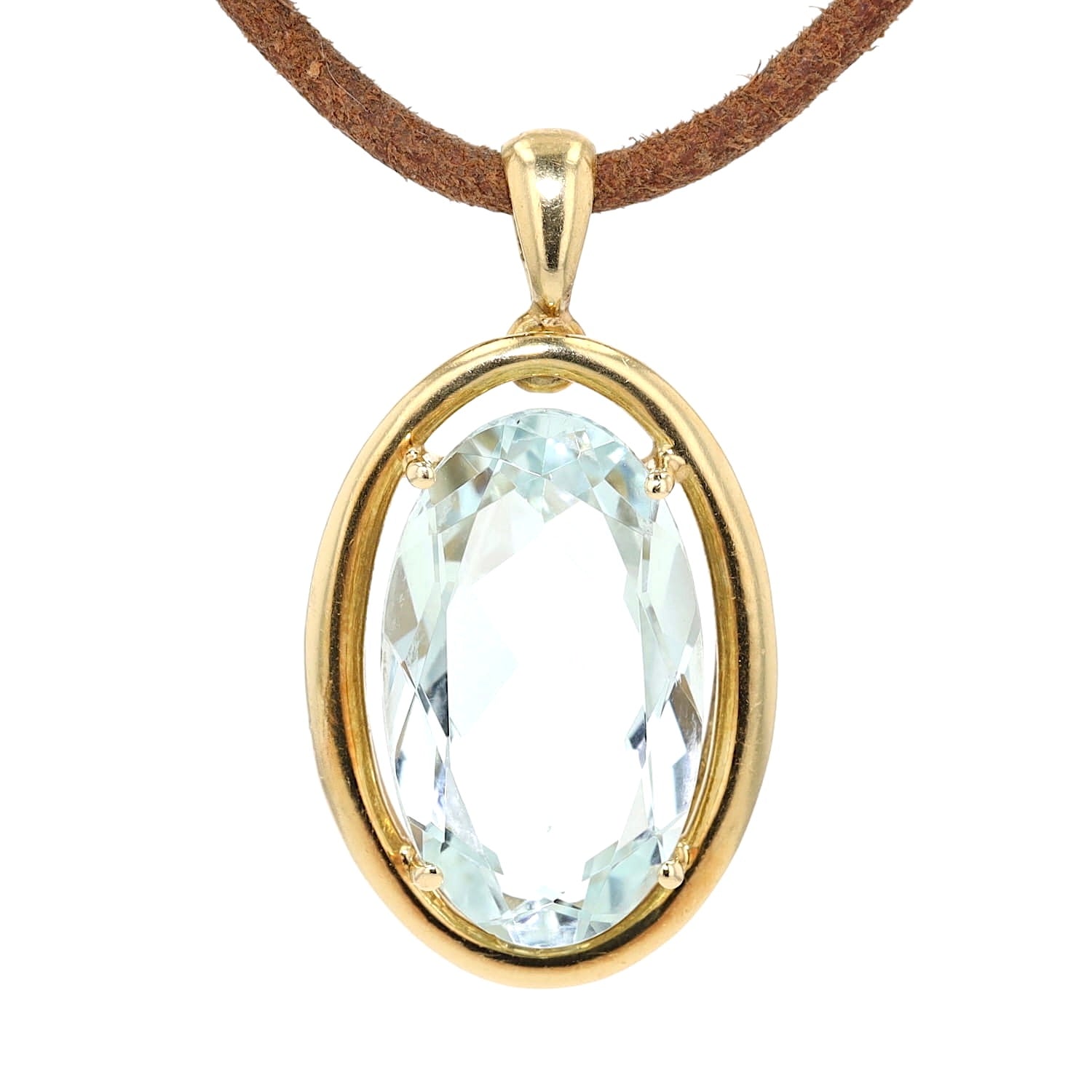 Pendant in 585 yellow gold with an aquamarine, hanging from the front