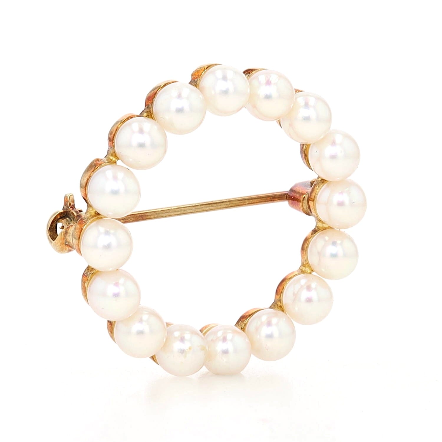 brooch in 585 yellow gold with cultured pearls, turned right