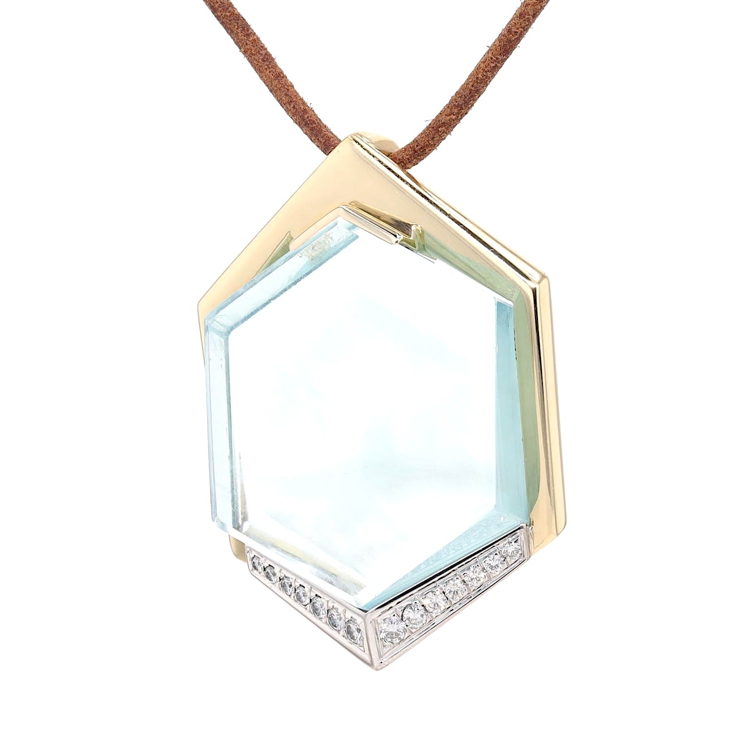 Pendant in 750 yellow gold with a large aquamarine weighing approx. 54 ct, hanging from the front and turned slightly to the left