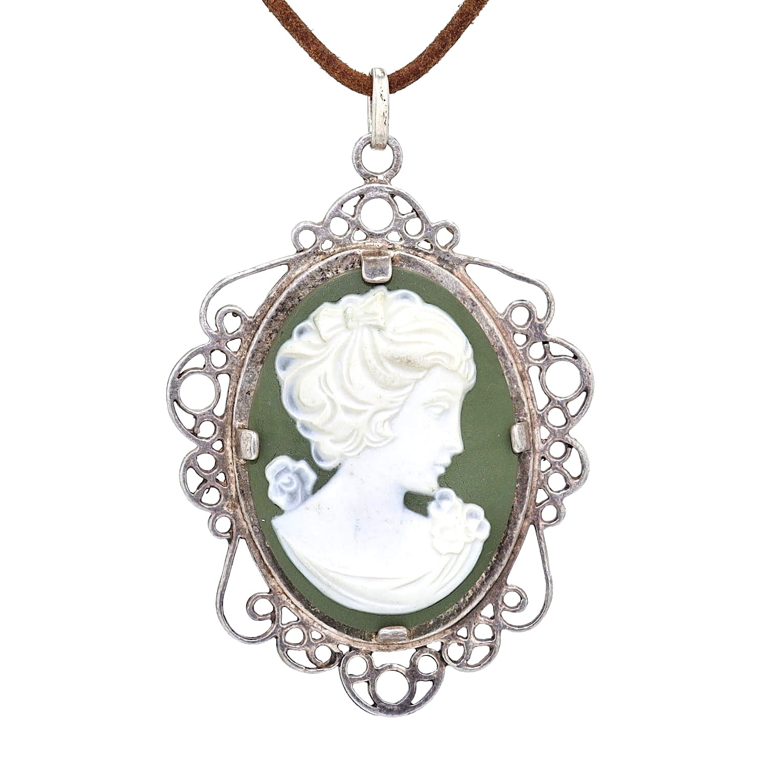 Pendant in 925 silver with a gem made of green/white ceramic, hanging from the front