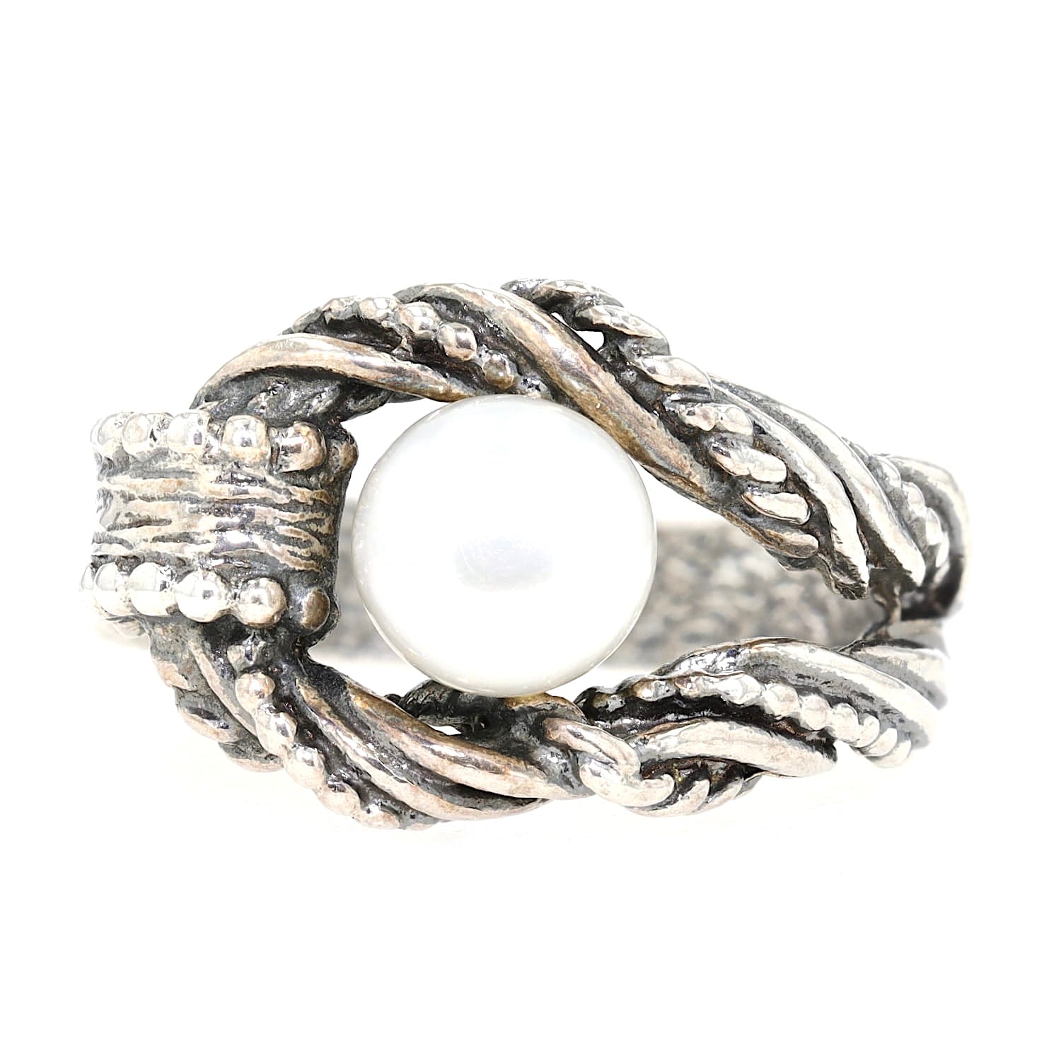 Ring PZ Israel made of 925 silver with a cultured pearl,Bouton, lying frontally
