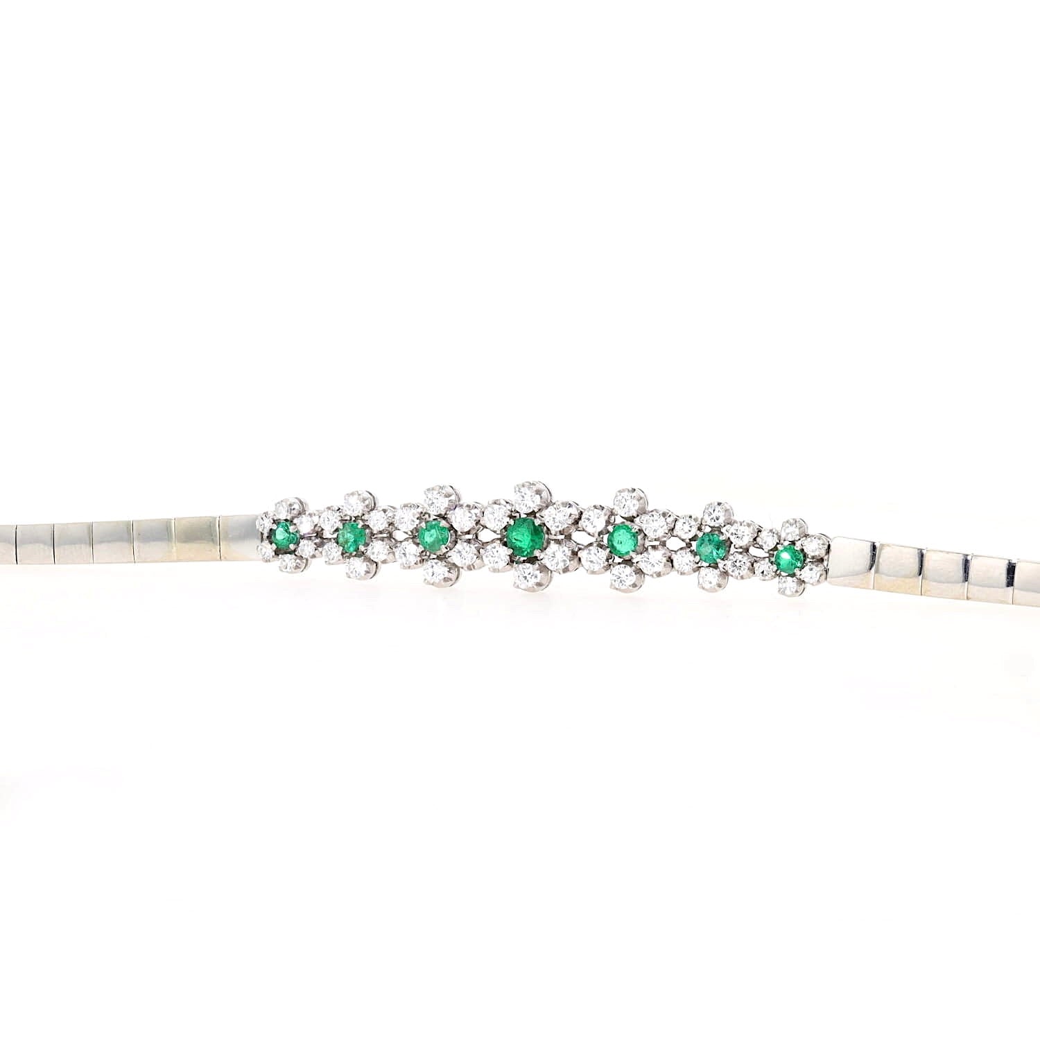 Armband in 750er Weißgold mit Diamanten, Brillanten und Smaragden, seitlich lang liegend von vorne