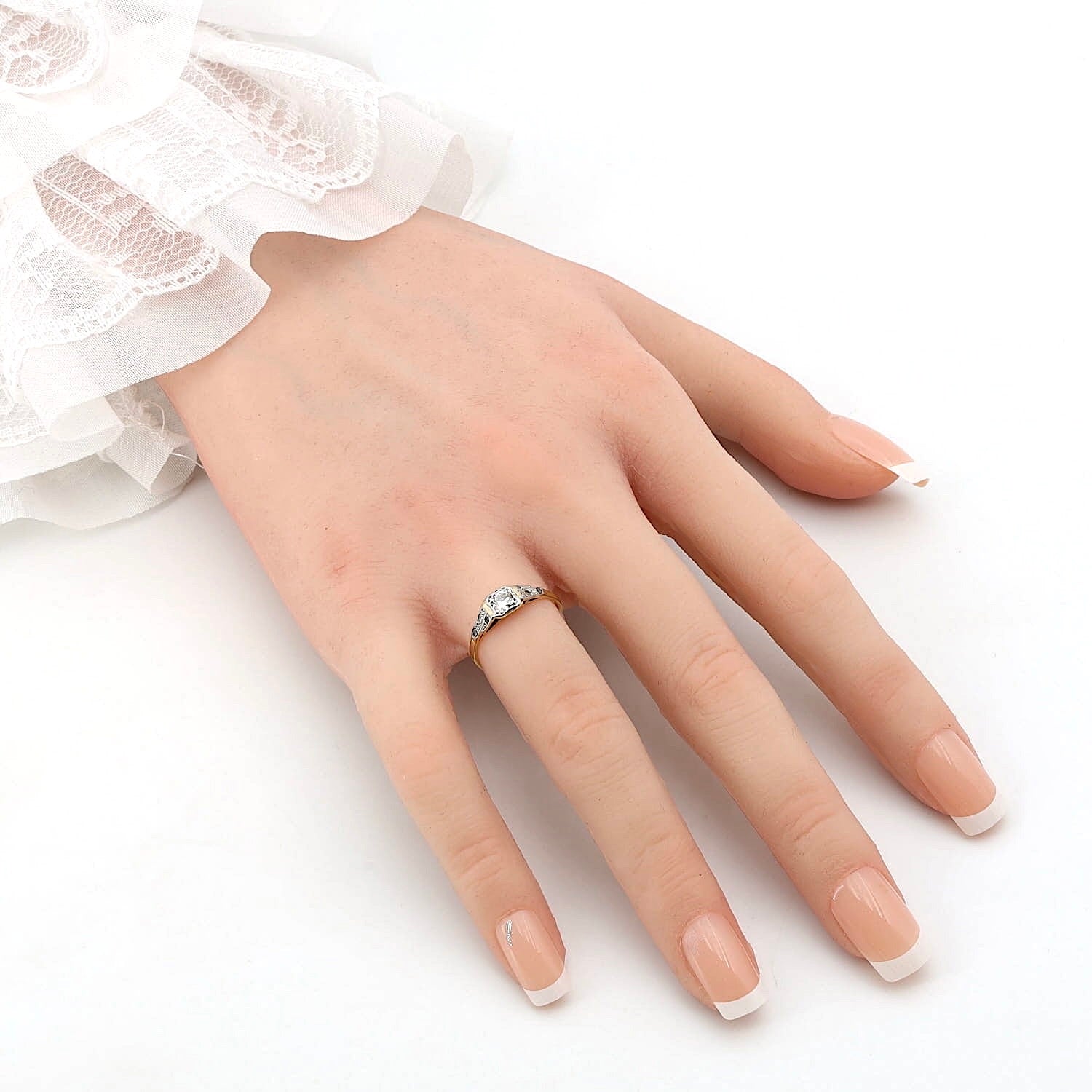 Art Deco ring in 585 yellow gold, platinum-plated with diamonds, on an artificial hand