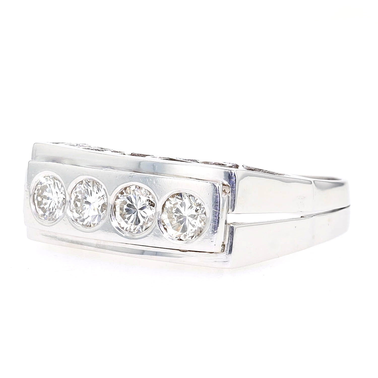 Ring in 750er Weißgold mit insgesamt ca. 0,70 ct Brillanten , liegend links gedreht