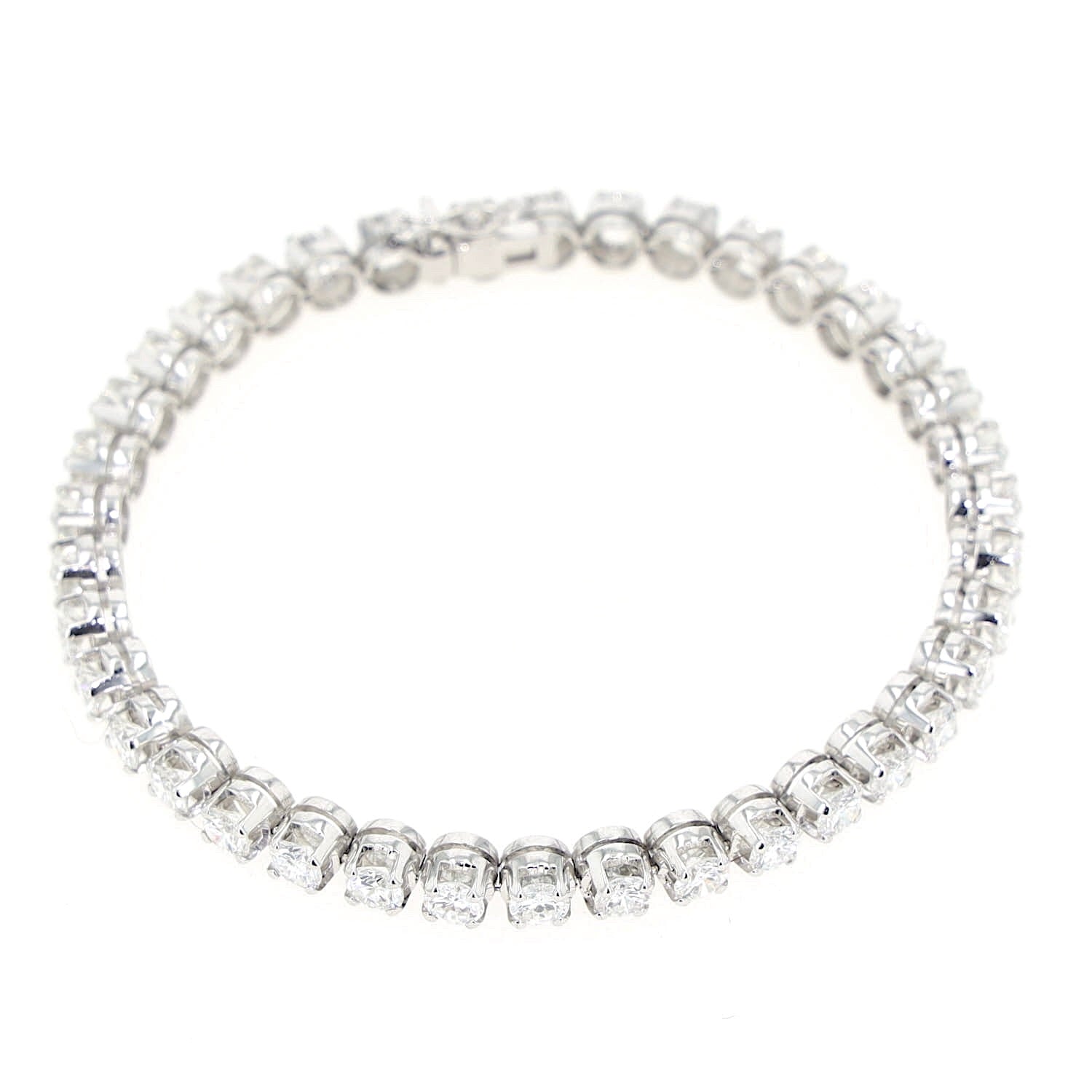Luxuriöses Tennisarmband in 750er Weißgold mit insgesamt ca. 7,5 ct Brillanten, geschlossen Draufsicht
