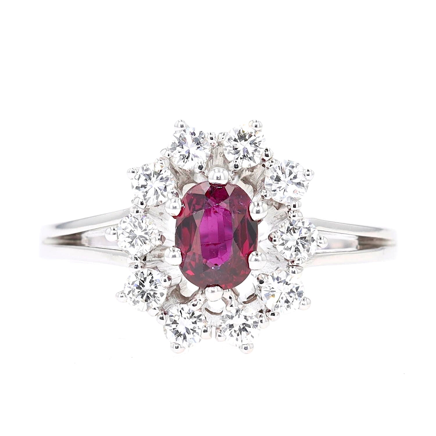 Entourage ring in 750 white gold with a ruby and Brilliants, lying frontally