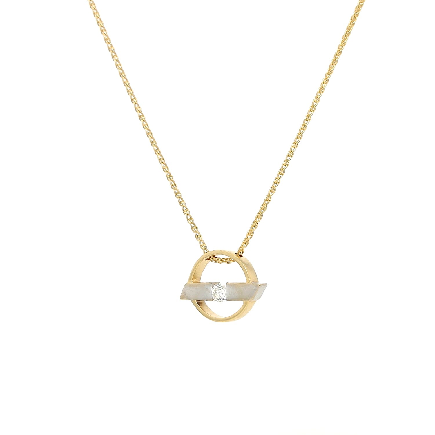 Chain in 750 yellow gold with a pendant in 750 yellow and white gold with a brilliant, hanging turned left