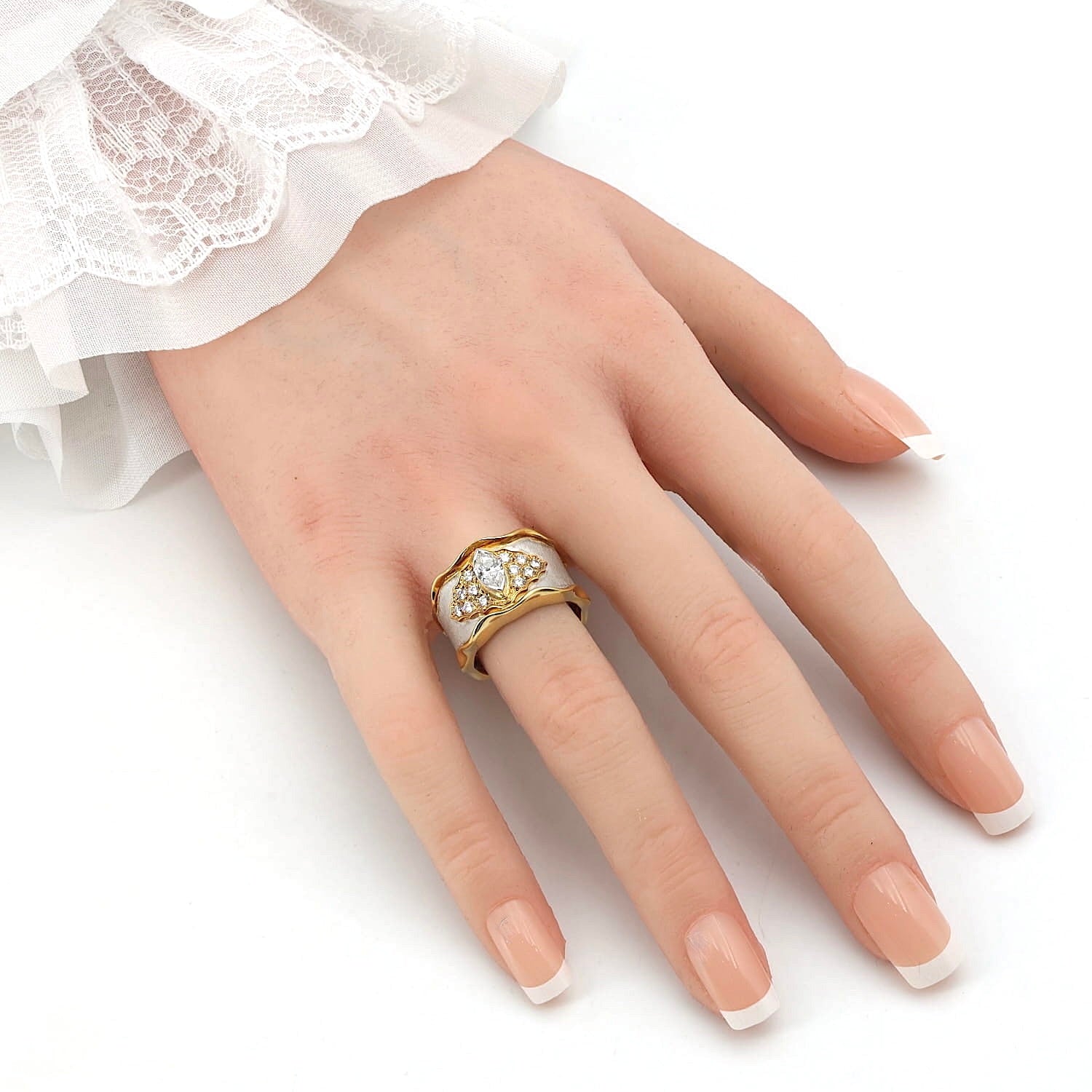 Unique ring in 750 yellow gold and platinum with a total of approx. 0.73 ct diamonds, on an artificial hand