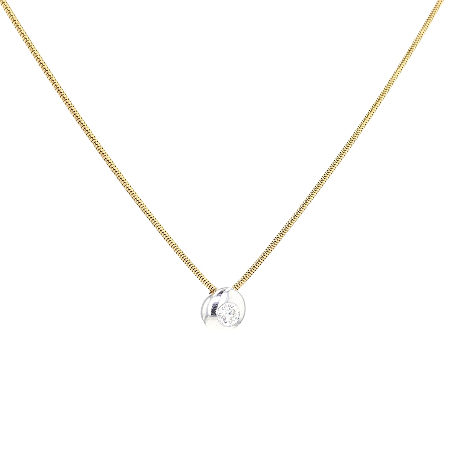 Schlangenkette mit einem Anhänger in 750er Bicolor-Gold und einem Brillanten ca. 0,5 ct, hängend rechts gedreht