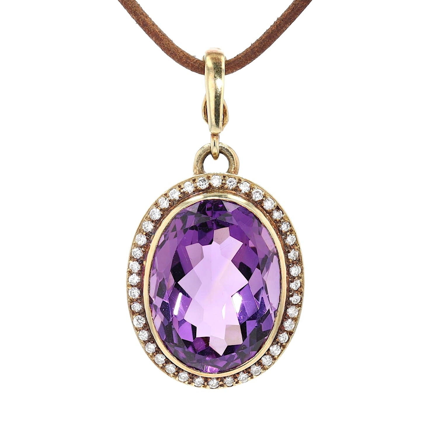 Vintage Anhänger in 585er Gelbgold mit einem großen Amethyst und Brillanten, hängend frontal