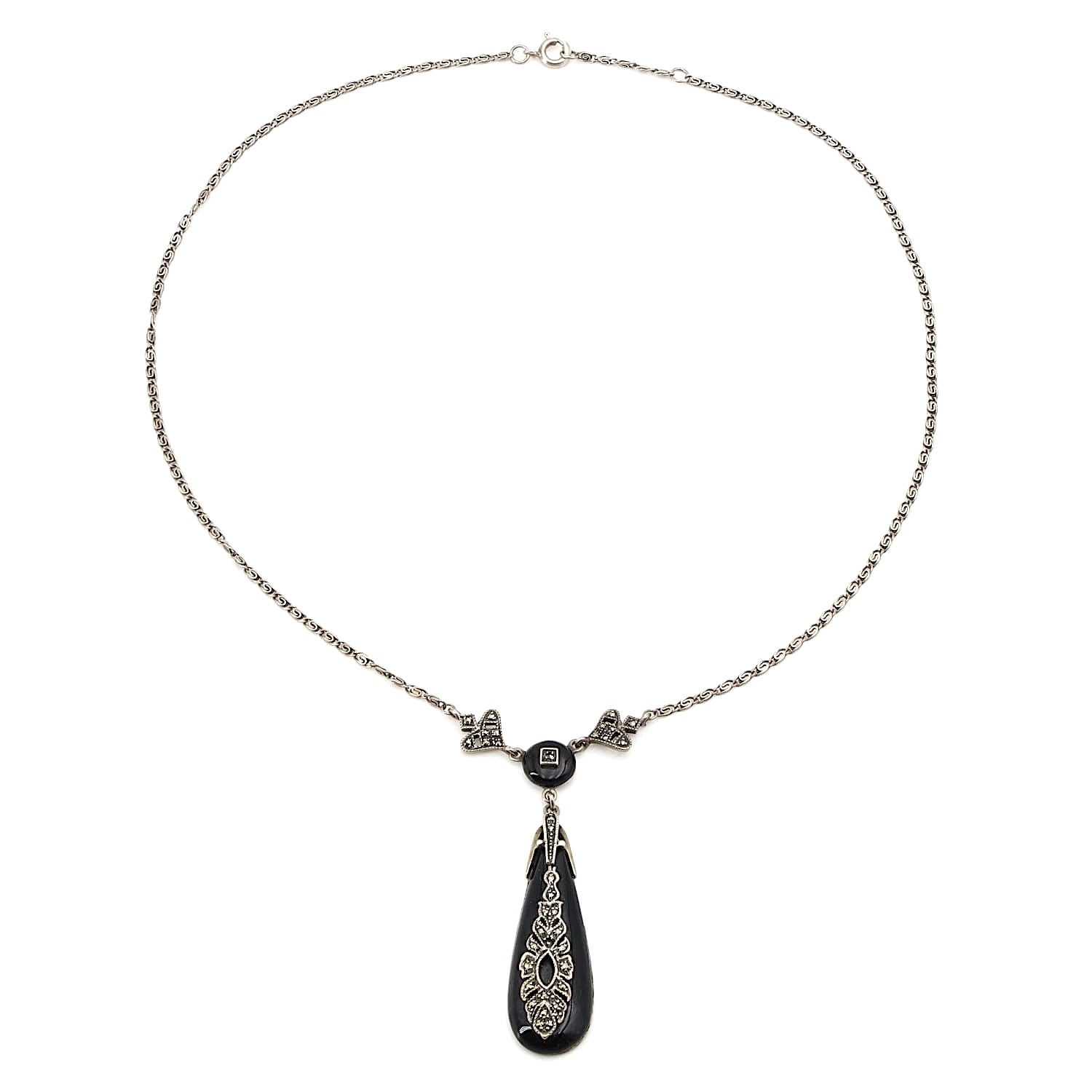Art Deco necklace in 925 silver with onyx and marcasites, closed horizontally