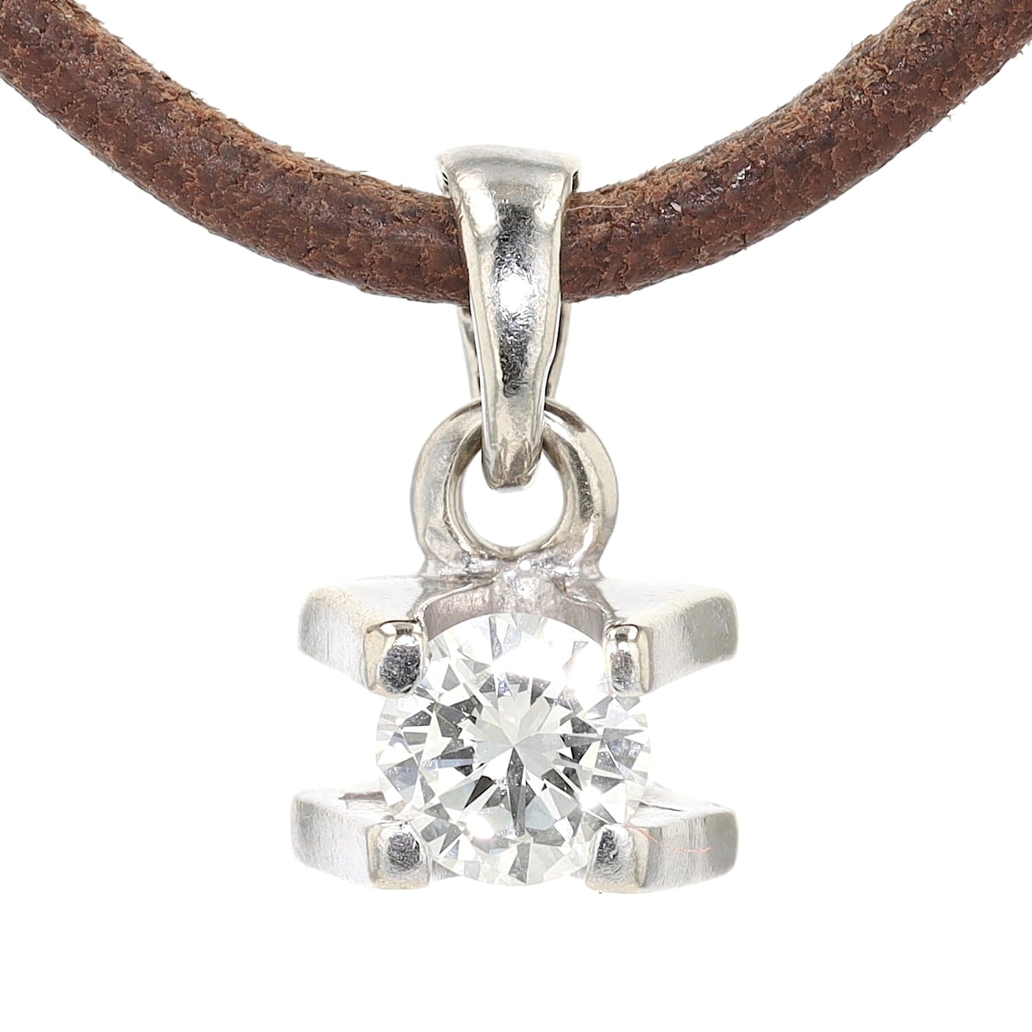 Kleiner Anhänger in 585er Weißgold mit einem 0,22 ct , hängend frontal