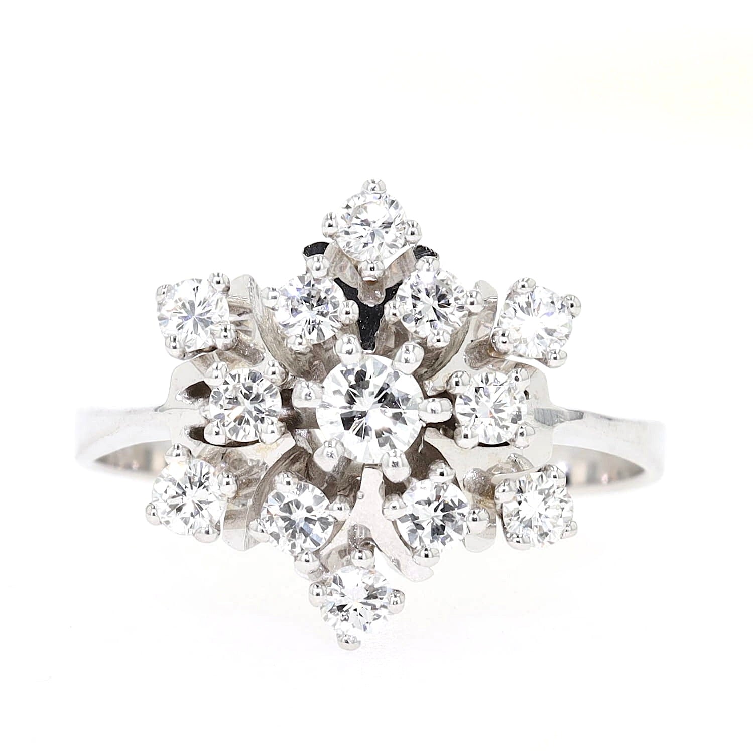 Cluster-Ring in 585er Weißgold mit ca. 0,7 ct Brillanten, liegend frontal