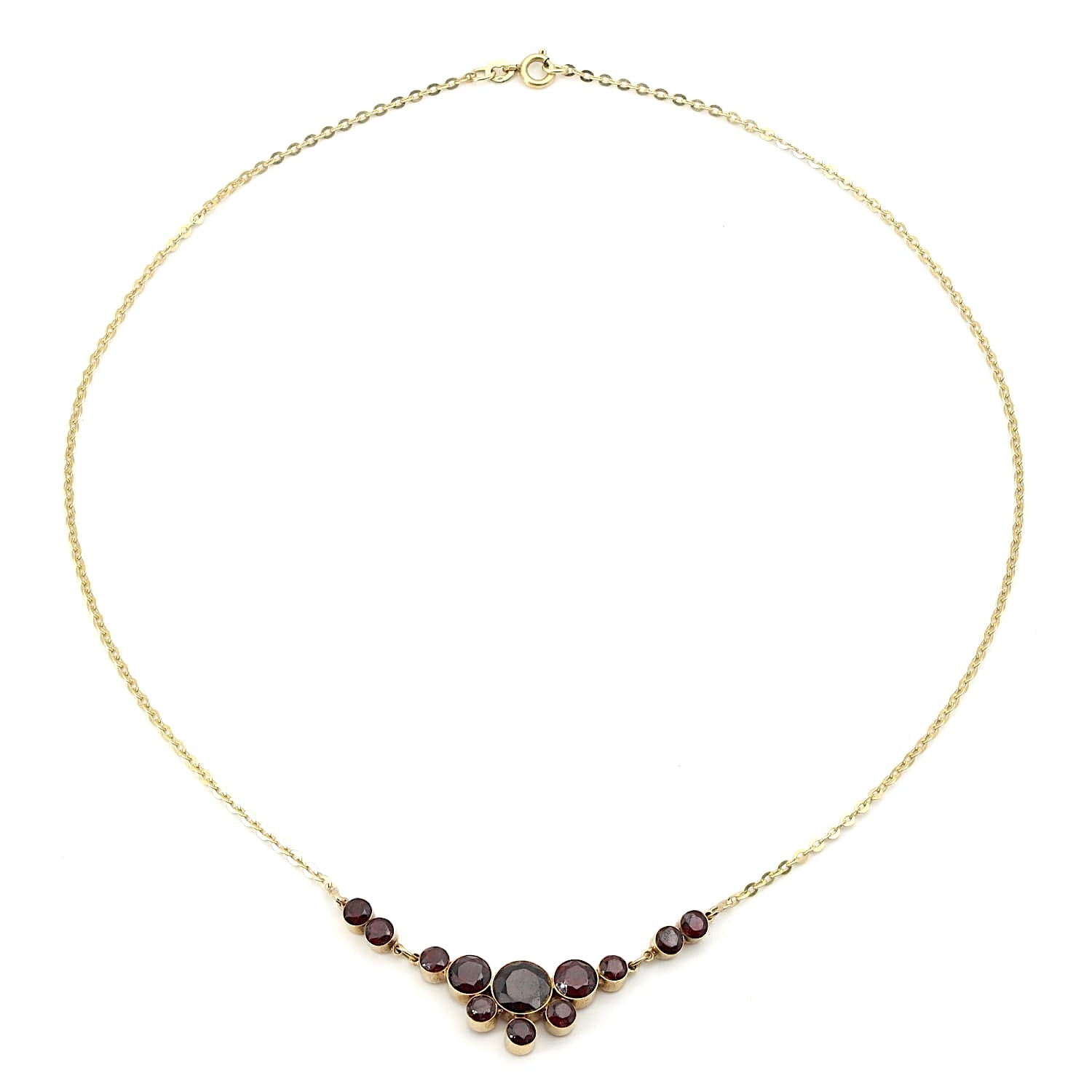 Granatcollier in 333er Gelbgold, liegend geschlossen