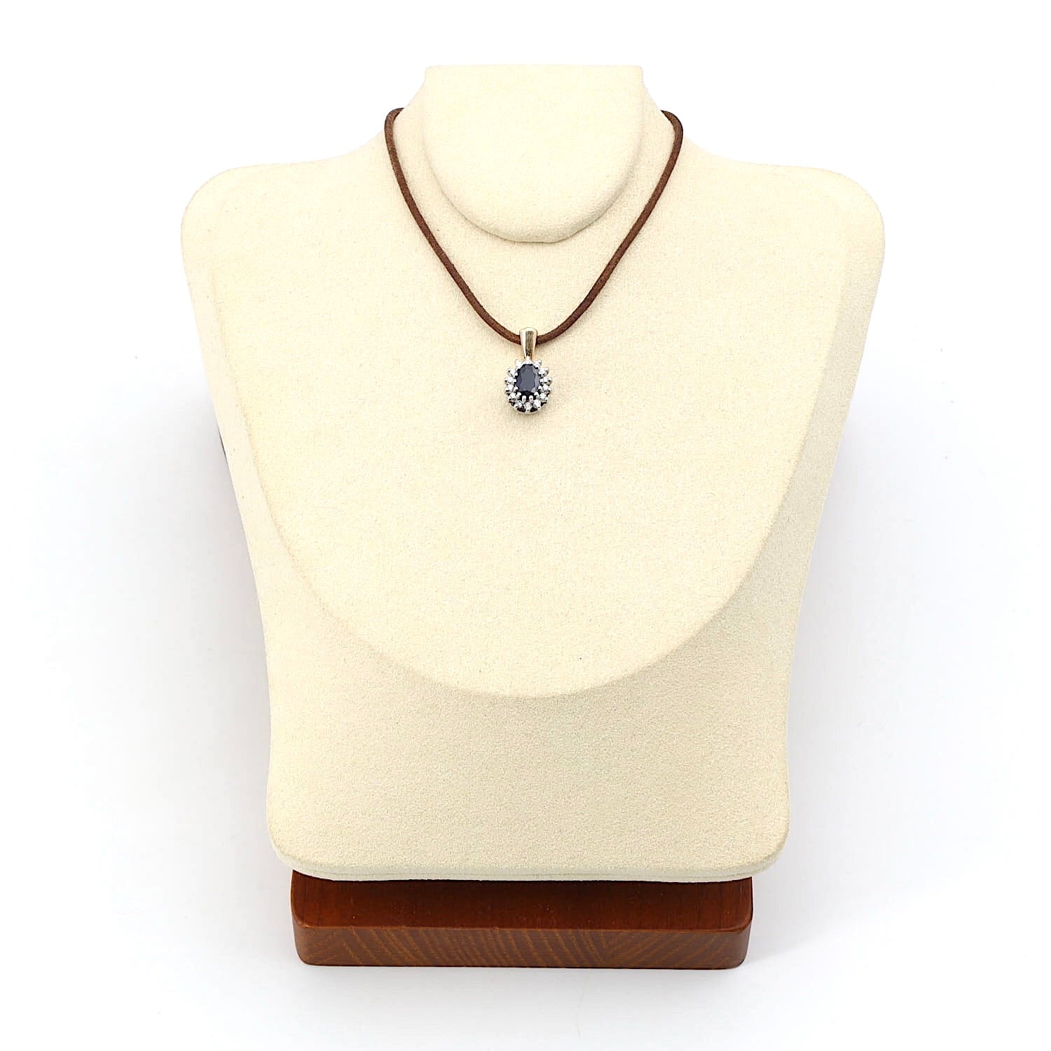 Anhänger von Christ in 585er Bicolor-Gold mit einem Saphir und Brillanten, an einer hellen Büste