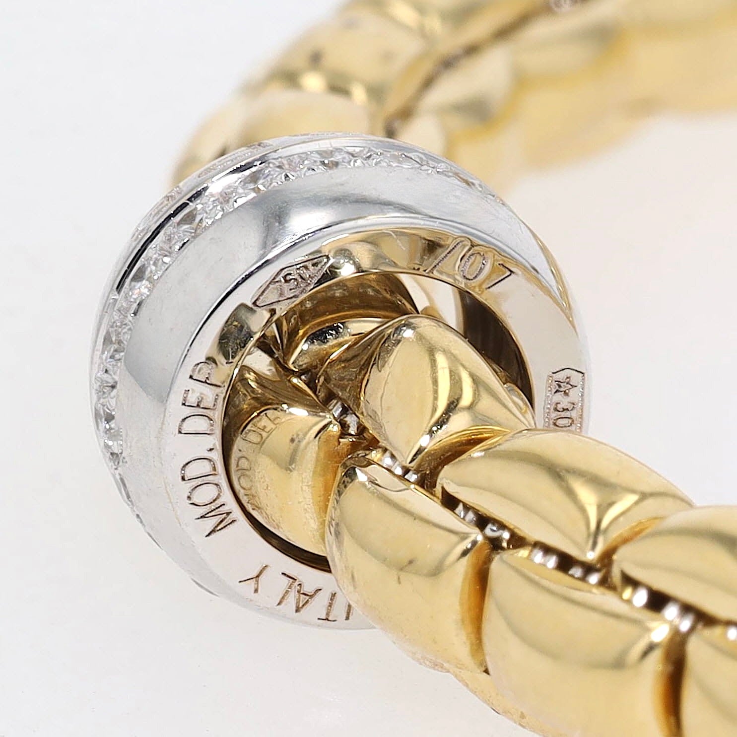 Fope Eka Flex`it bracelet in 750 yellow gold with a roundel in white gold Brilliants, Ronde with hallmarks on one side