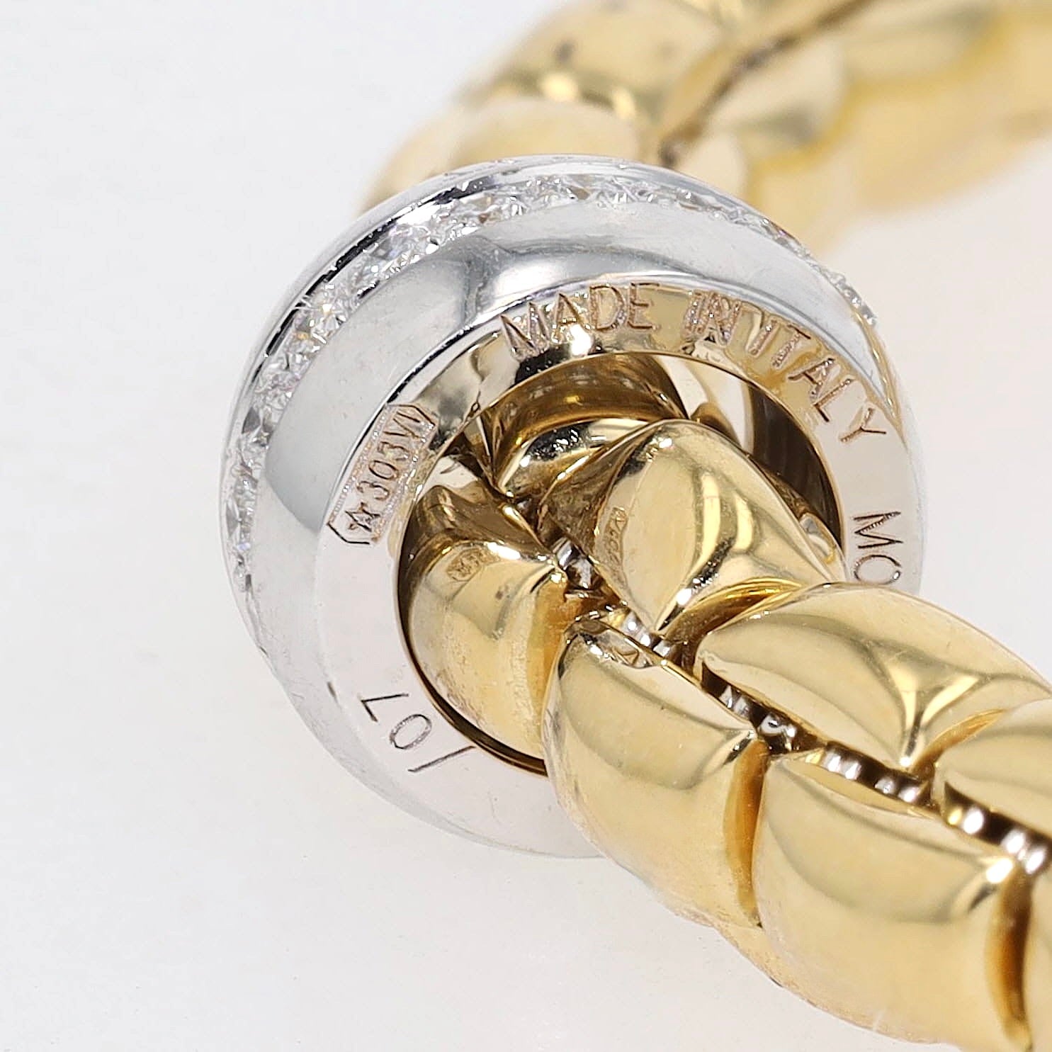 Fope Eka Flex`it bracelet in 750 yellow gold with a roundel in white gold Brilliants, Ronde with hallmarks on the other side