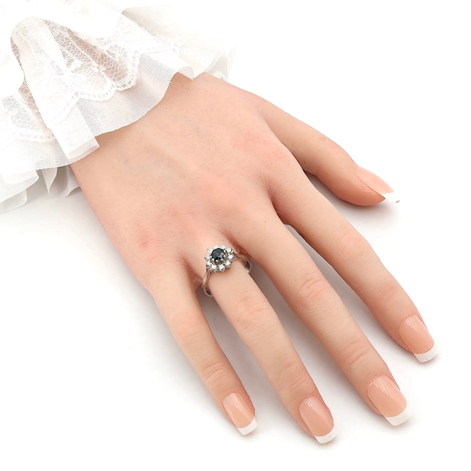Entourage ring in 585 white gold with a blue sapphire and Brilliants, on an artificial hand