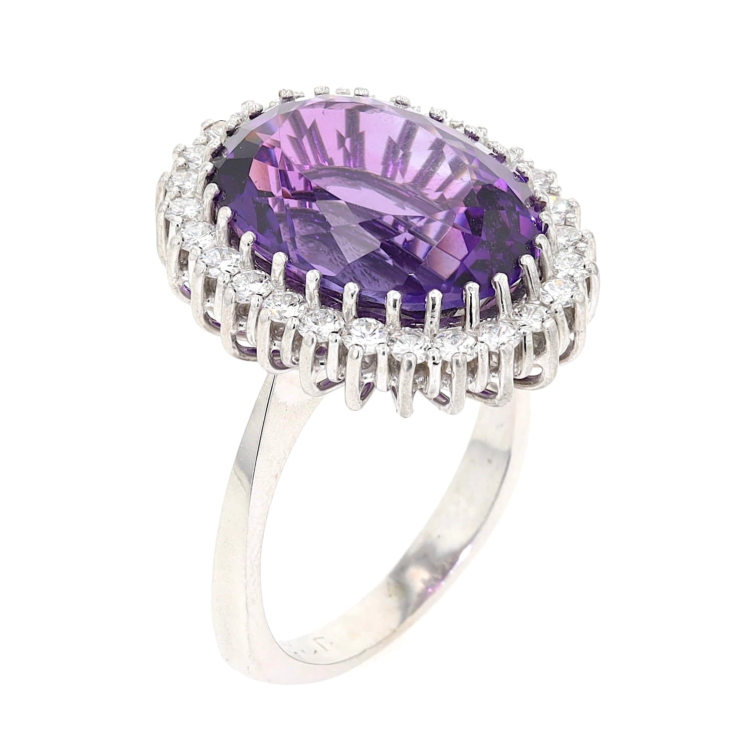 Cocktail ring in 750 white gold with an amethyst and Brilliants, standing