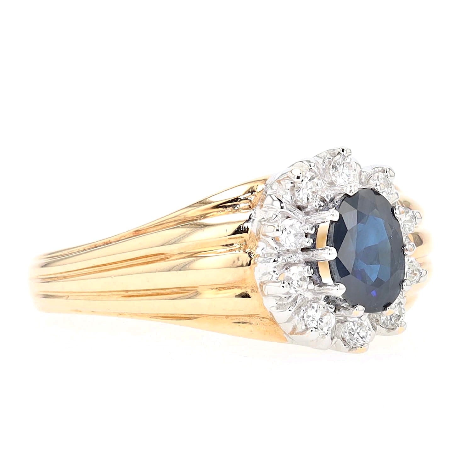 Ring in 585 yellow gold with a sapphire Brilliants, lying on the right