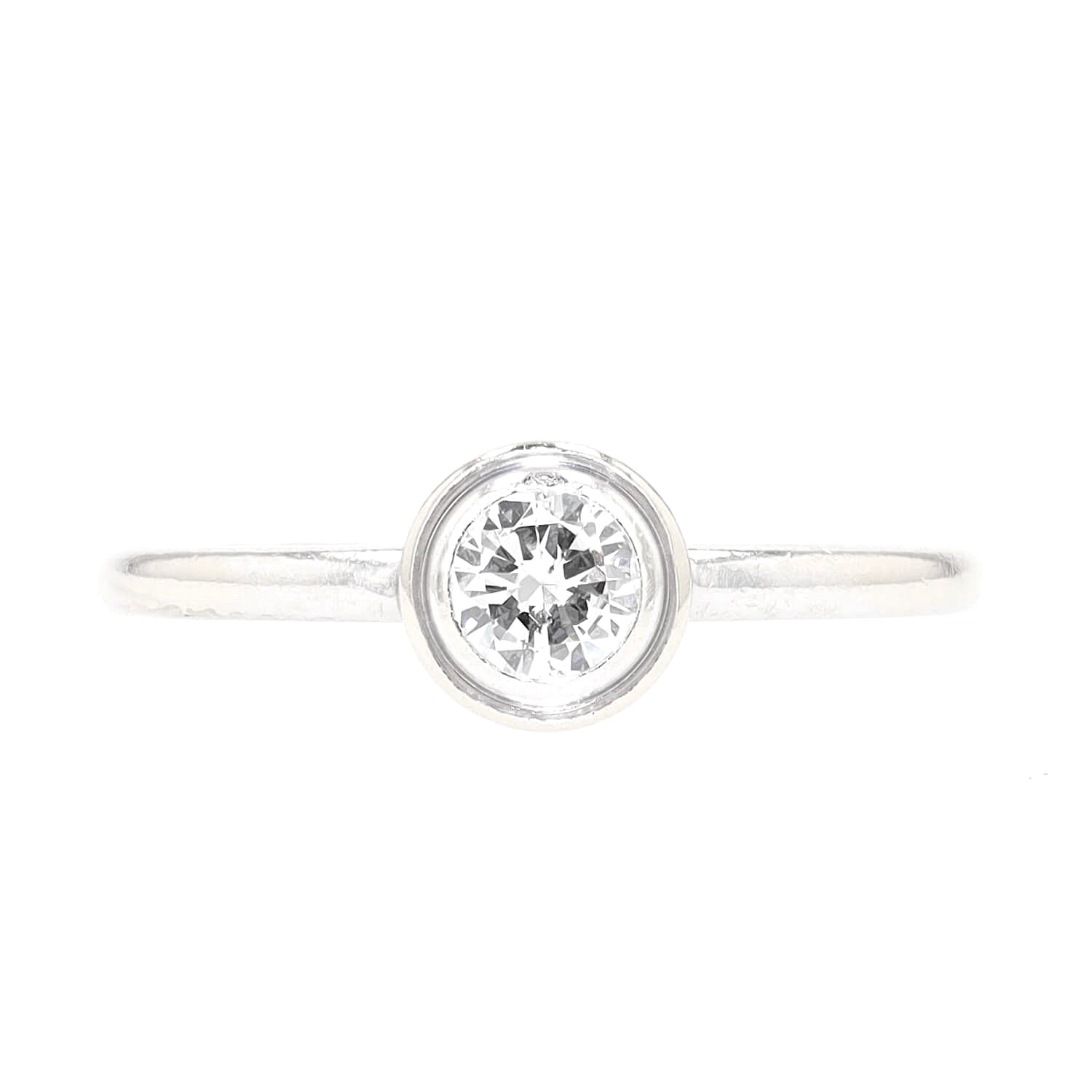 Ring in 585er Weißgold mit einem Brillanten, ca. 0,20 ct, liegend frontal