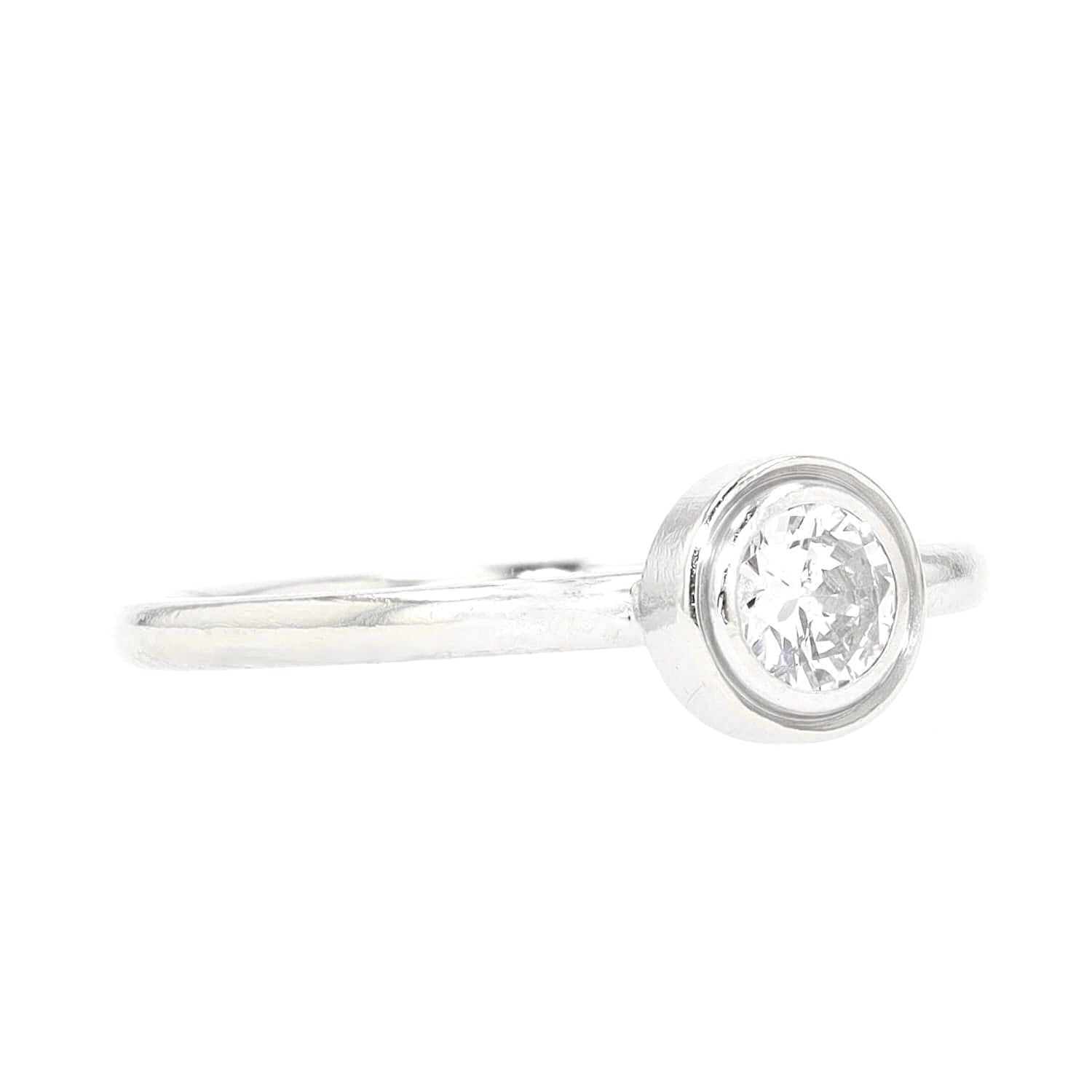 Ring in 585er Weißgold mit einem Brillanten, ca. 0,20 ct, liegend rechts gedreht