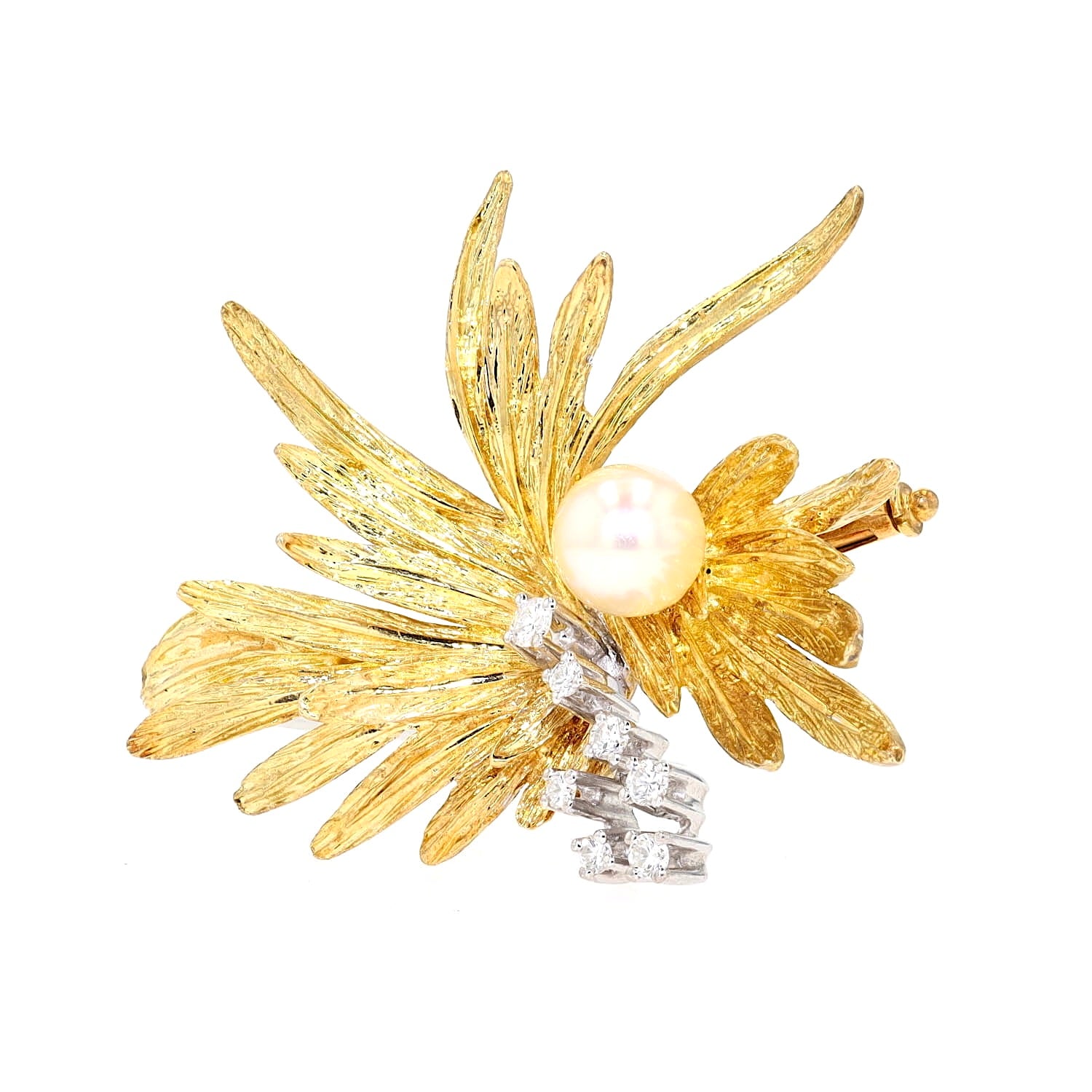 1960s brooch made of 750 yellow gold with a cultured pearl and Brilliants, , lying left turned