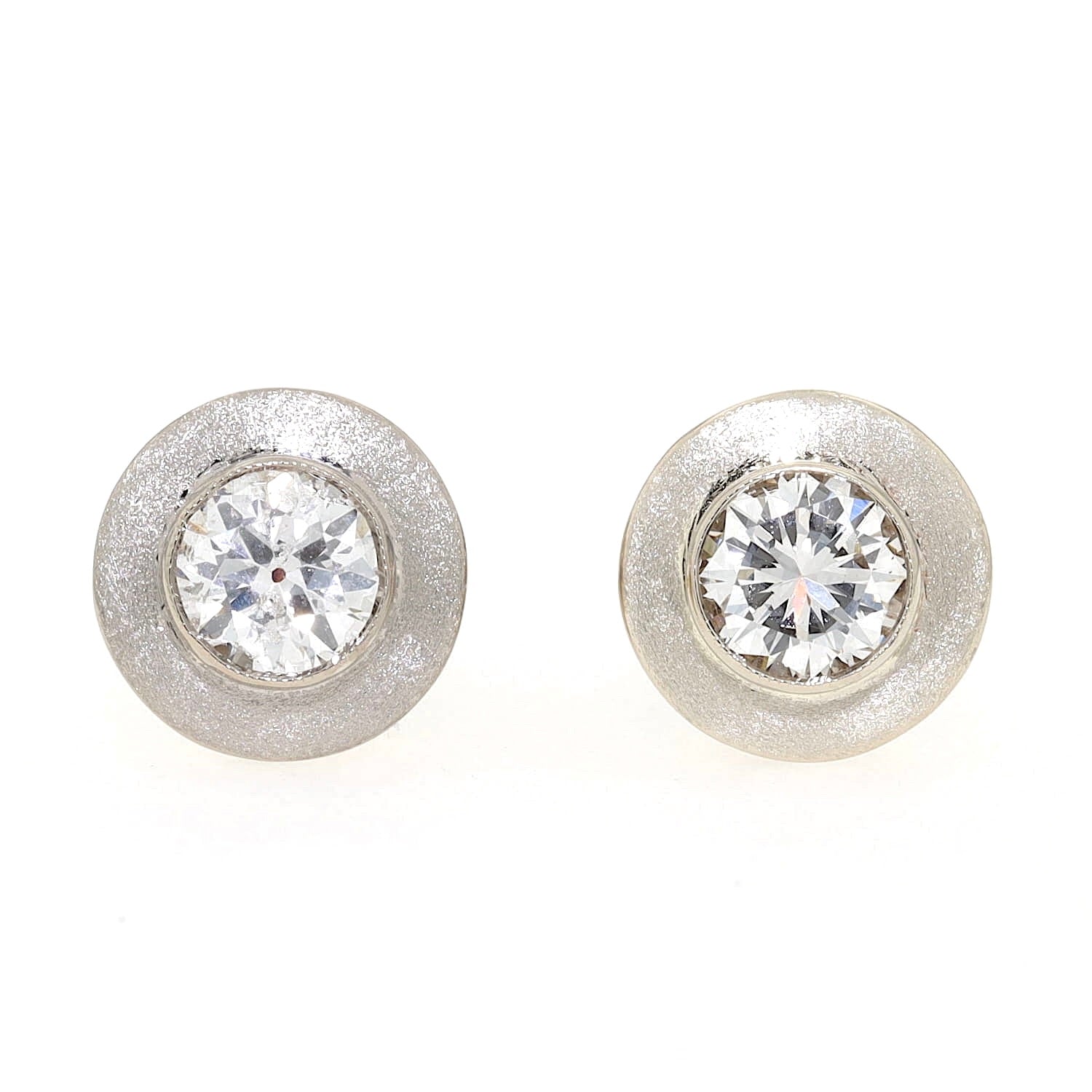 Ohrstecker in 585er Gelb- und Weißgold mit je einem Brillanten, insgesamt ca. 0,60 ct, liegend frontal