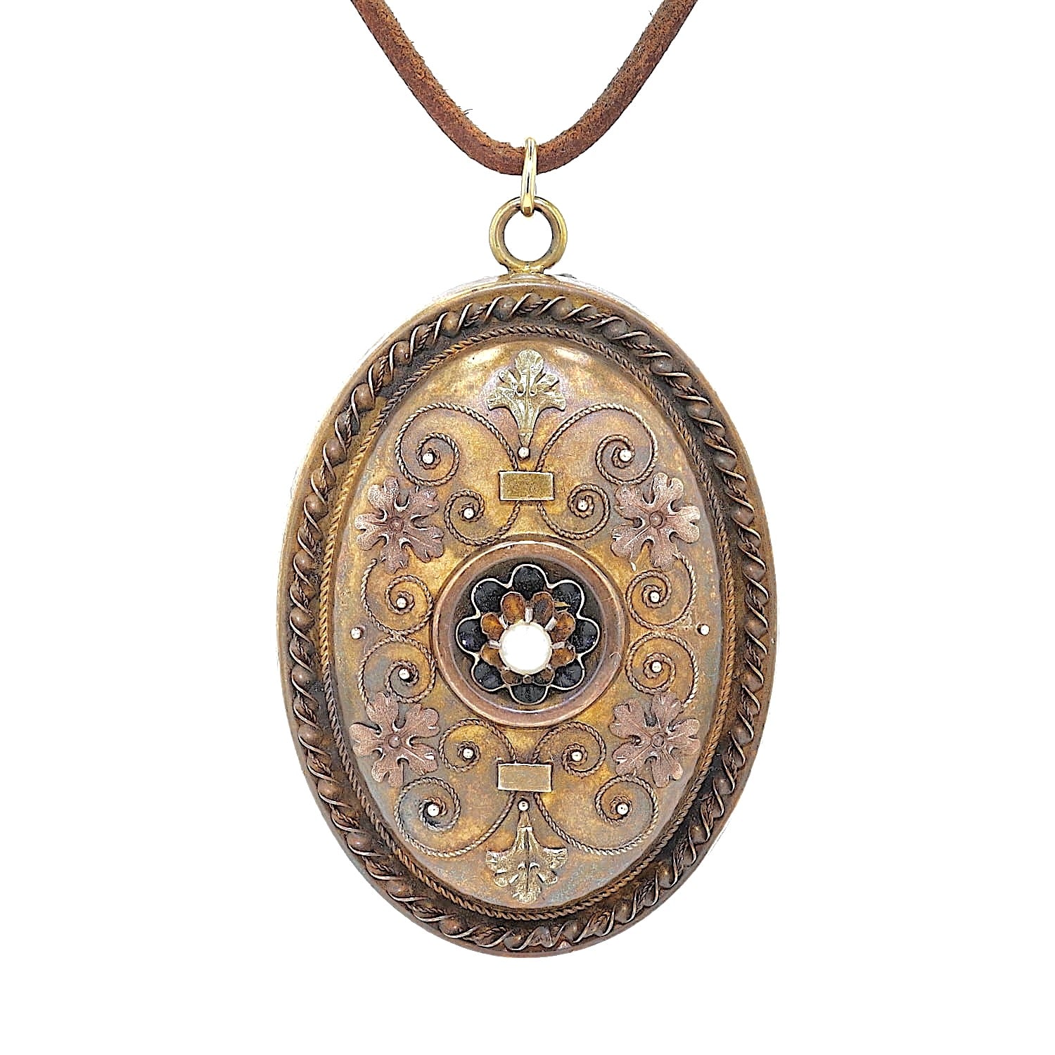 Historismus Medaillon aus Schaumgold mit einer kleinen Saatperlenhälfte, hängend frontal