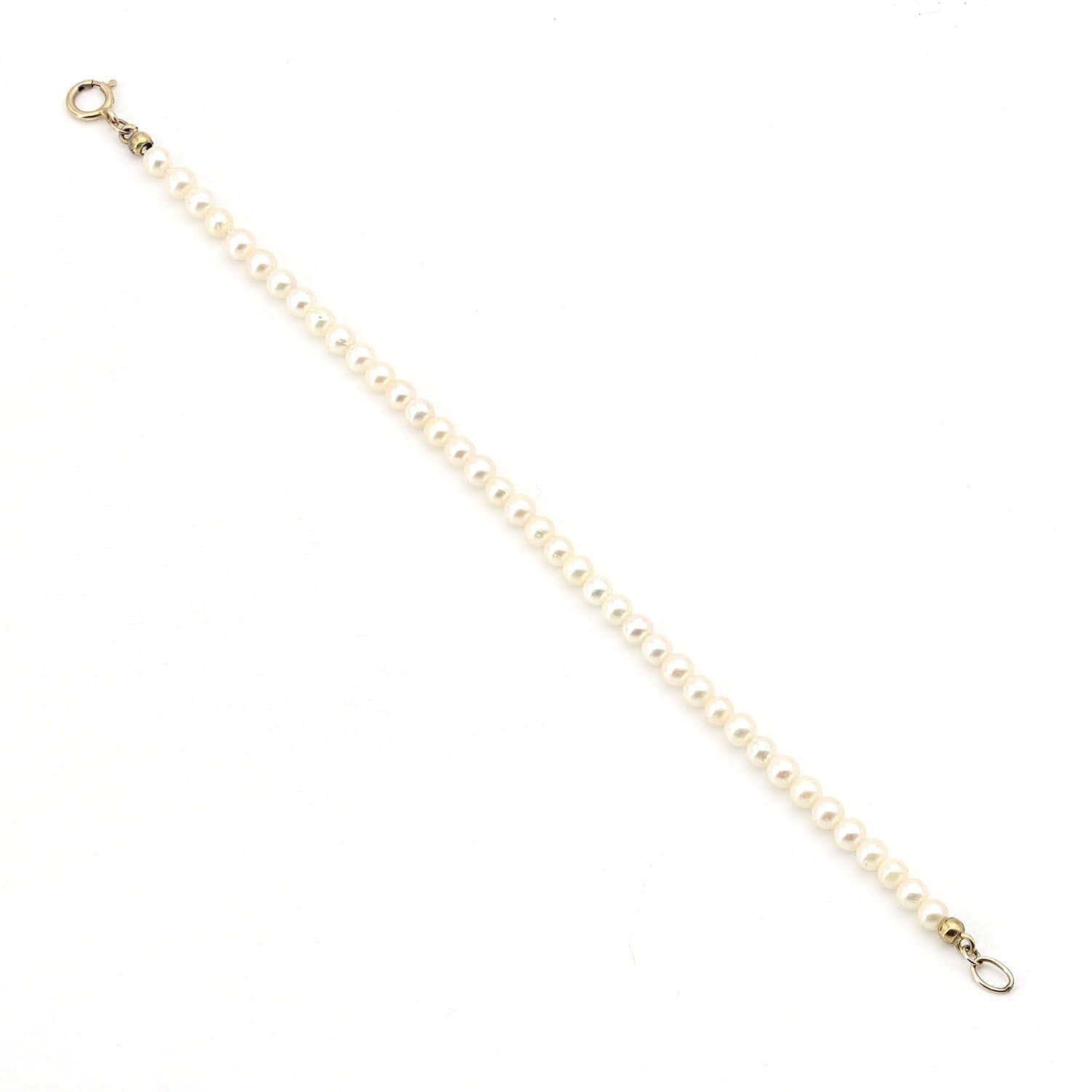 Zartes Zuchtperlenarmband mit einem Schloss aus 585er Gelbgold, lang ausgelegt