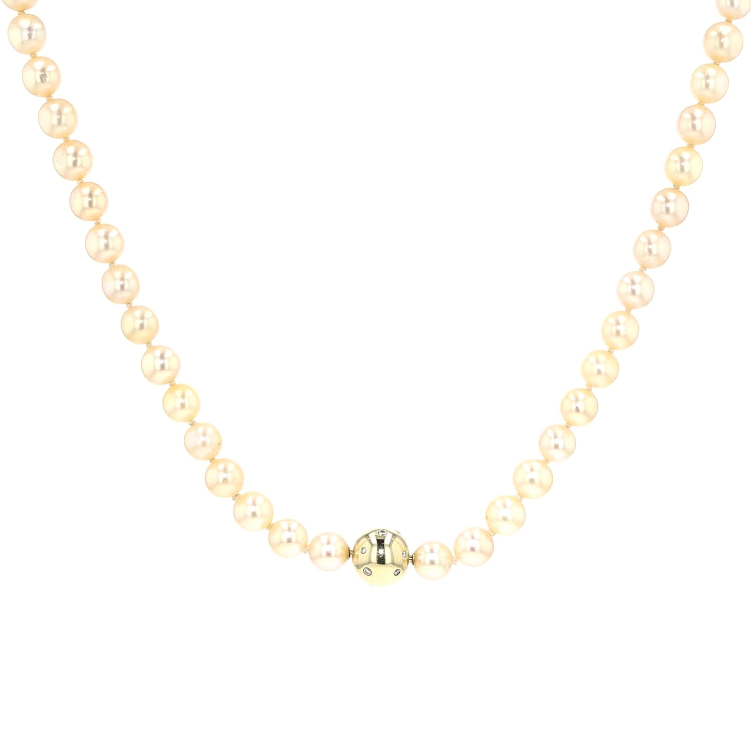 Akoya-Zuchtperlenkette mit einem Schloss aus 585er Gelbgold mit Brillanten, hängend frontal Schloss vorne