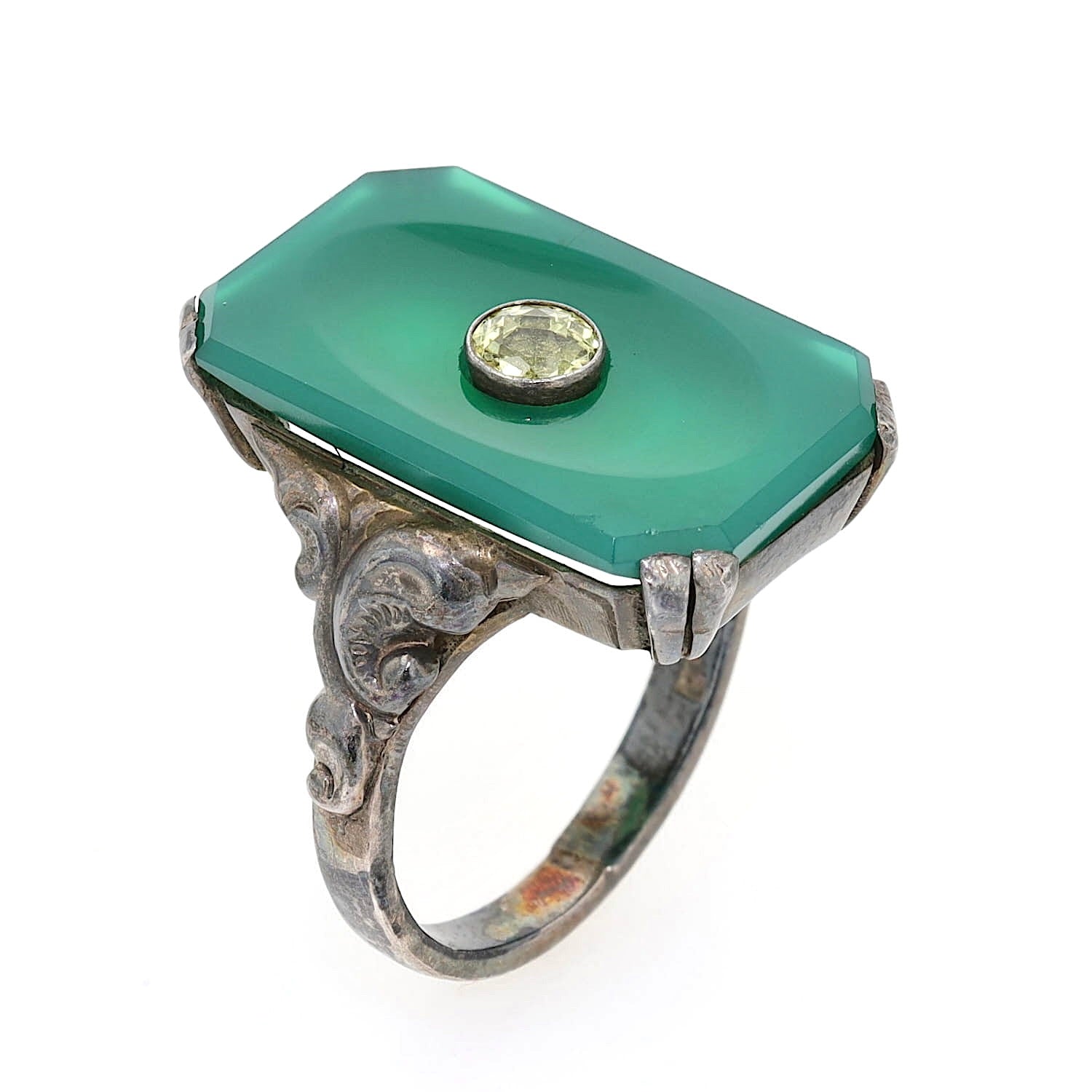 Art Déco Ring in 835er Silber mit einer Chrysopras-Platte und einem Chrysoberyll, stehend