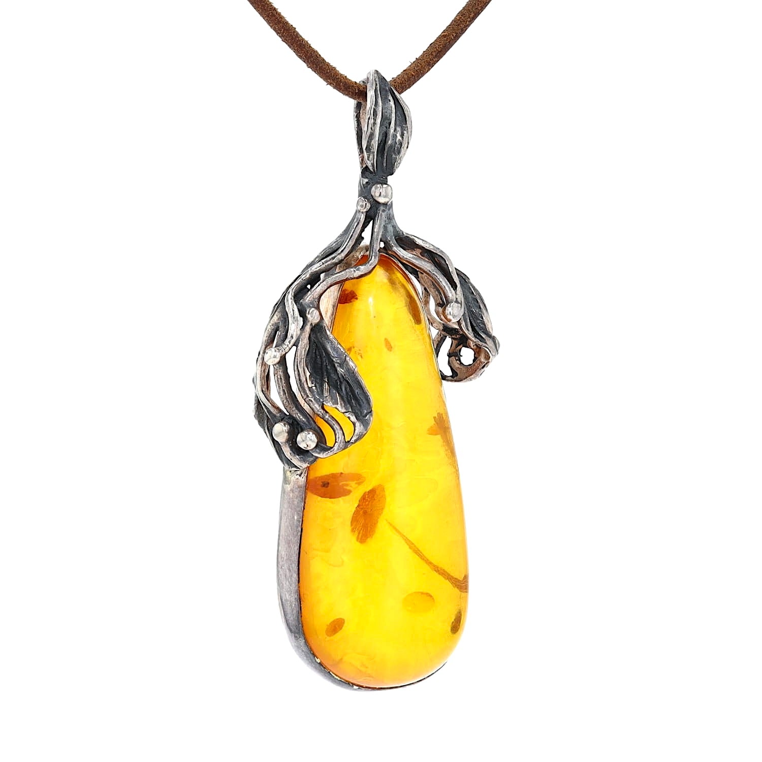 Pendant made of 925 silver with an amber, hanging turned to the right