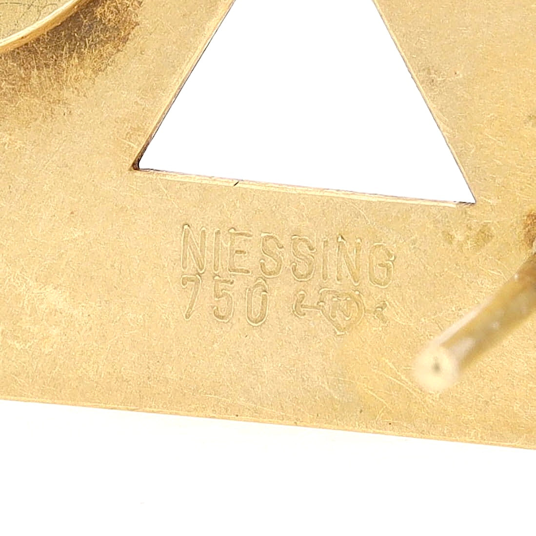 Pin oder auch Ohrring von Niessing in 750er Gelbgold mit einem Brillanten, Herstellerstempel
