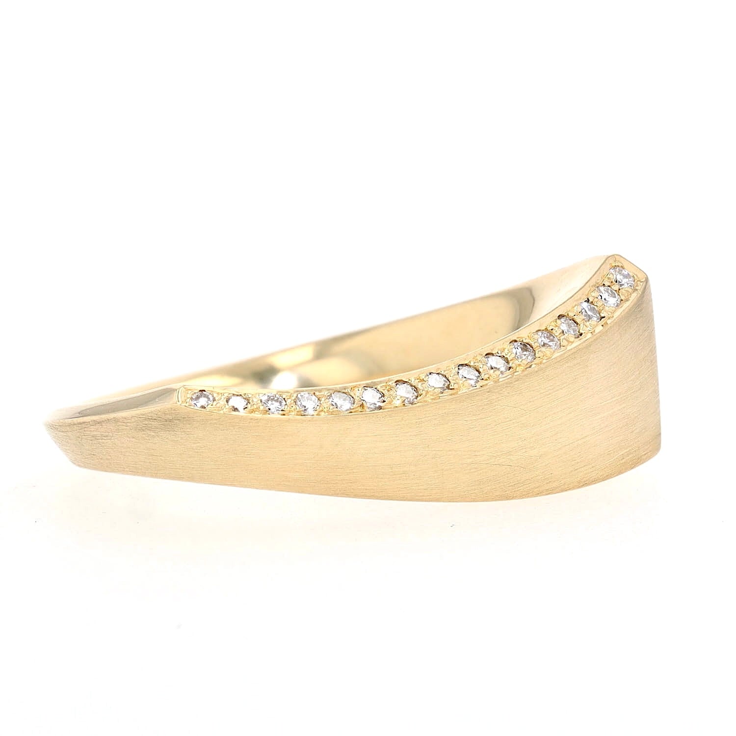 Ring in 750er Gelbgold mit Brillanten, liegend Diamantenreihe oben