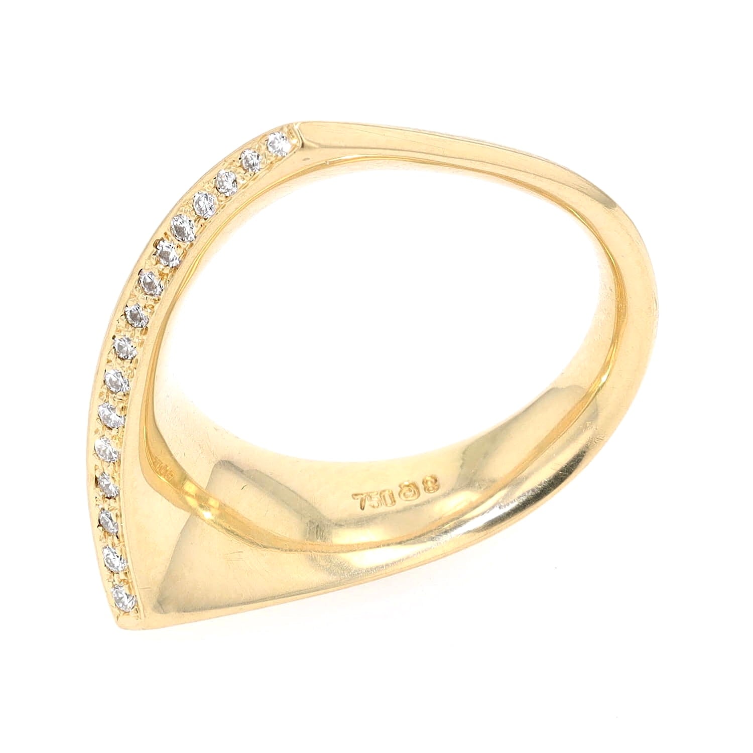 Ring in 750er Gelbgold mit Brillanten, stehend Blick auf die seitlichen Diamanten