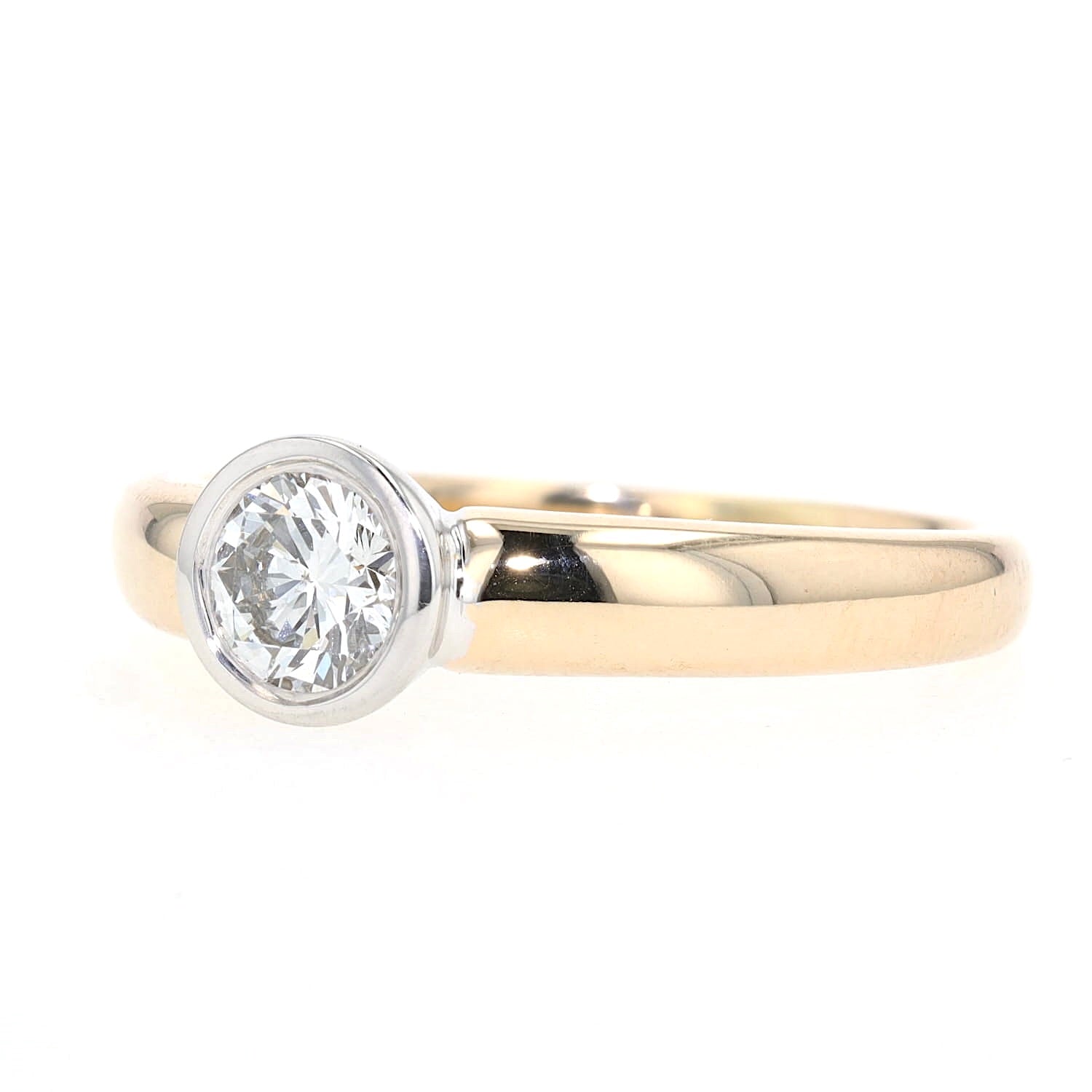 Christ Ring in 585er Gelb- und Weißgold mit einem Brillanten ca. 0,56 ct, liegend links gedreht