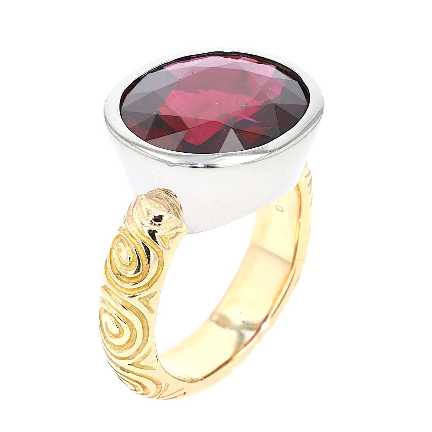 Statement Ring in 750er Gelb- und Weißgold mit einem Rubellit ca. 13 ct, stehend