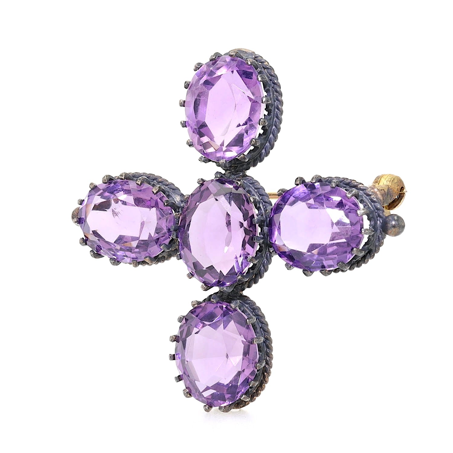 Victorian brooch in silver with approx. 20 ct amethysts, standing slightly turned to the left