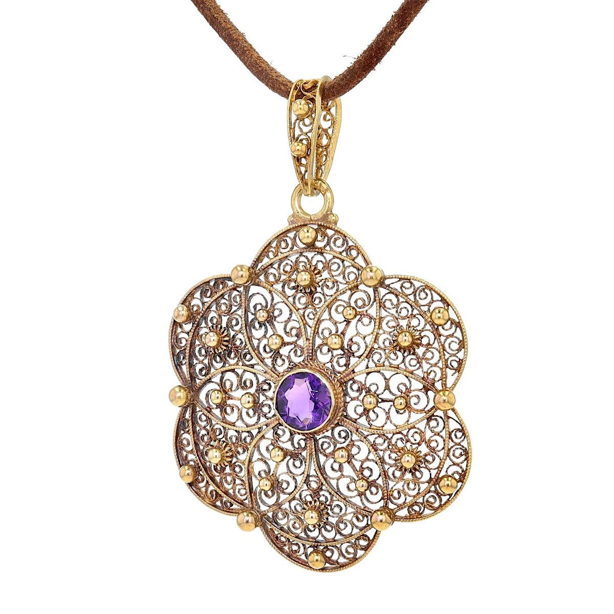 Jugendstil Anhänger in 585er Gelbgold mit einem Amethyst, hängend frontalleicht links gedreht