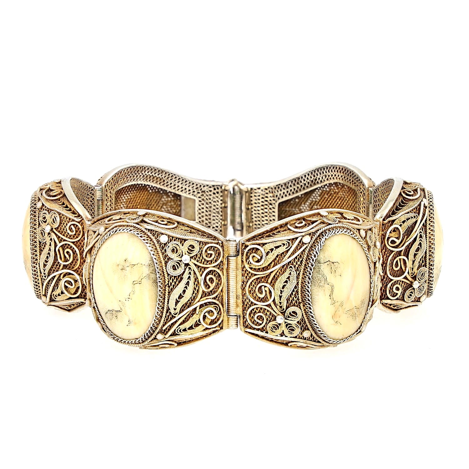 Chinese bracelet from around 1900 in silver, gold-plated with leg, lying closed at the front