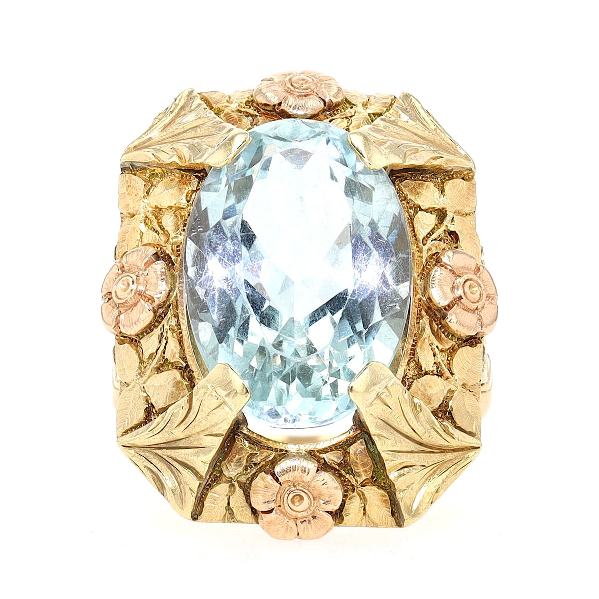Art Nouveau ring in 585 yellow gold with an aquamarine with approx. 9.1 ct, lying frontally